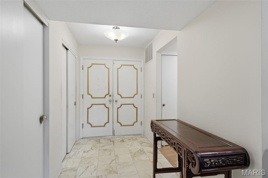 578 Sarah Lane Unit: 206