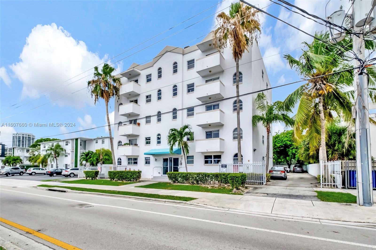 3052 SW 27th Ave # 102