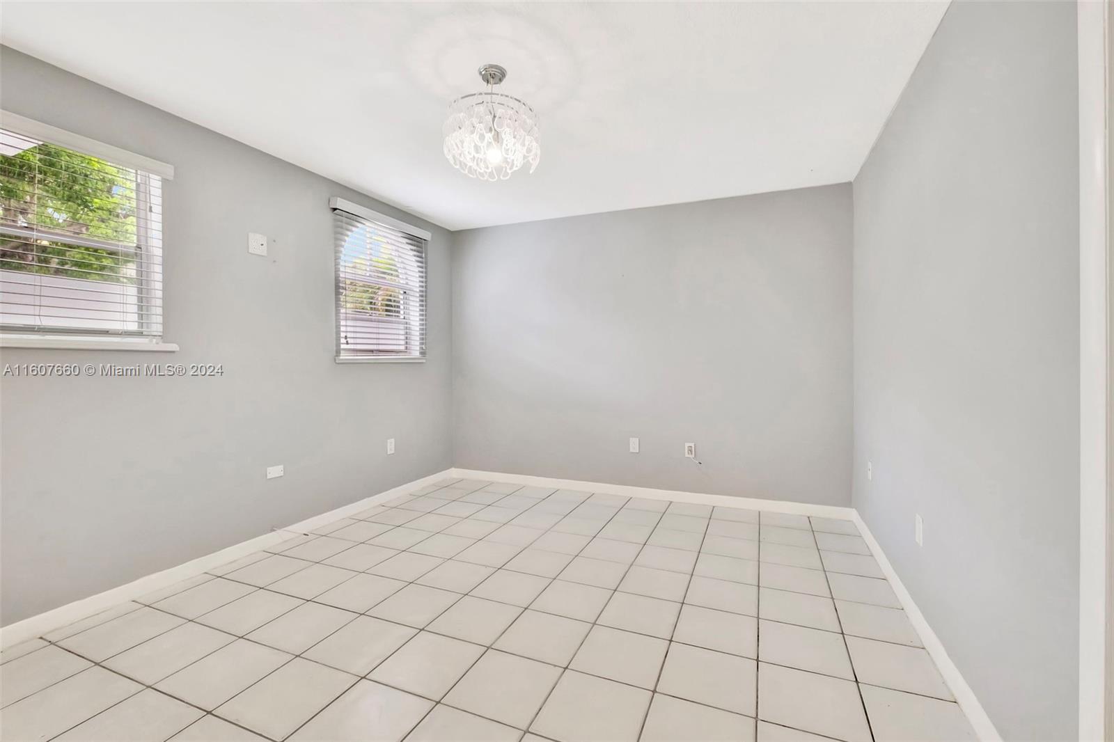 3052 SW 27th Ave # 102