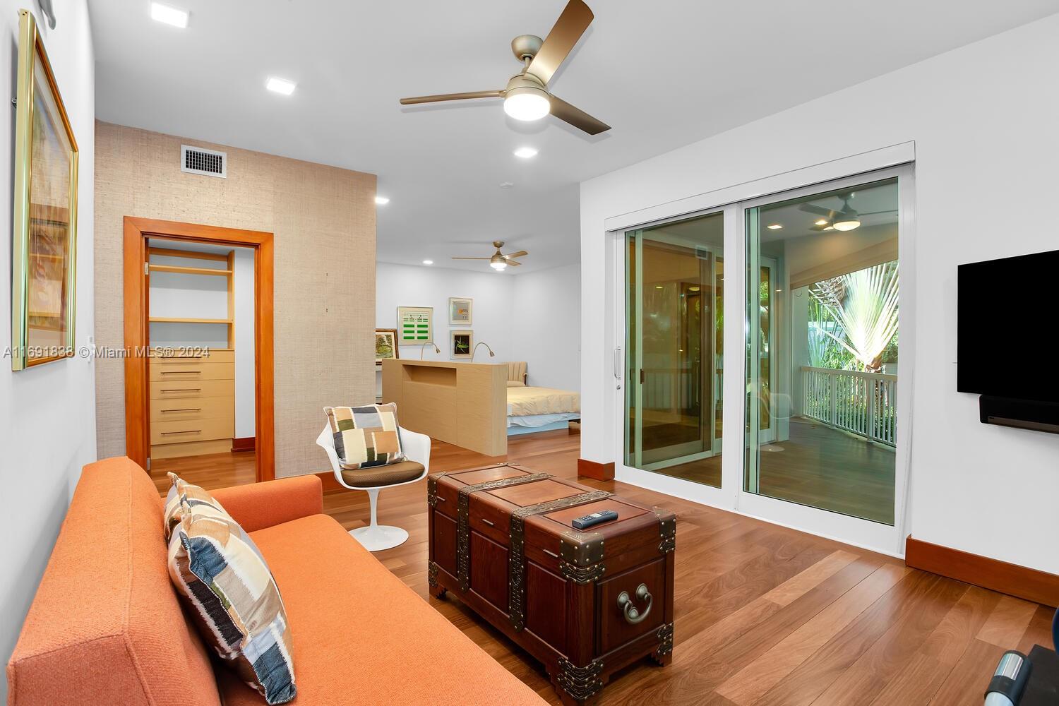 2475 S Bayshore Dr # 3