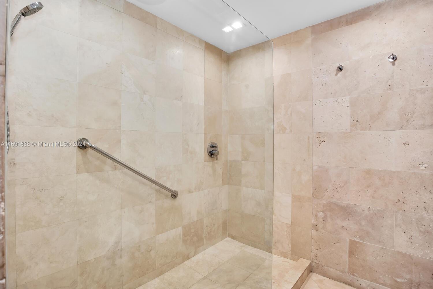 2475 S Bayshore Dr # 3