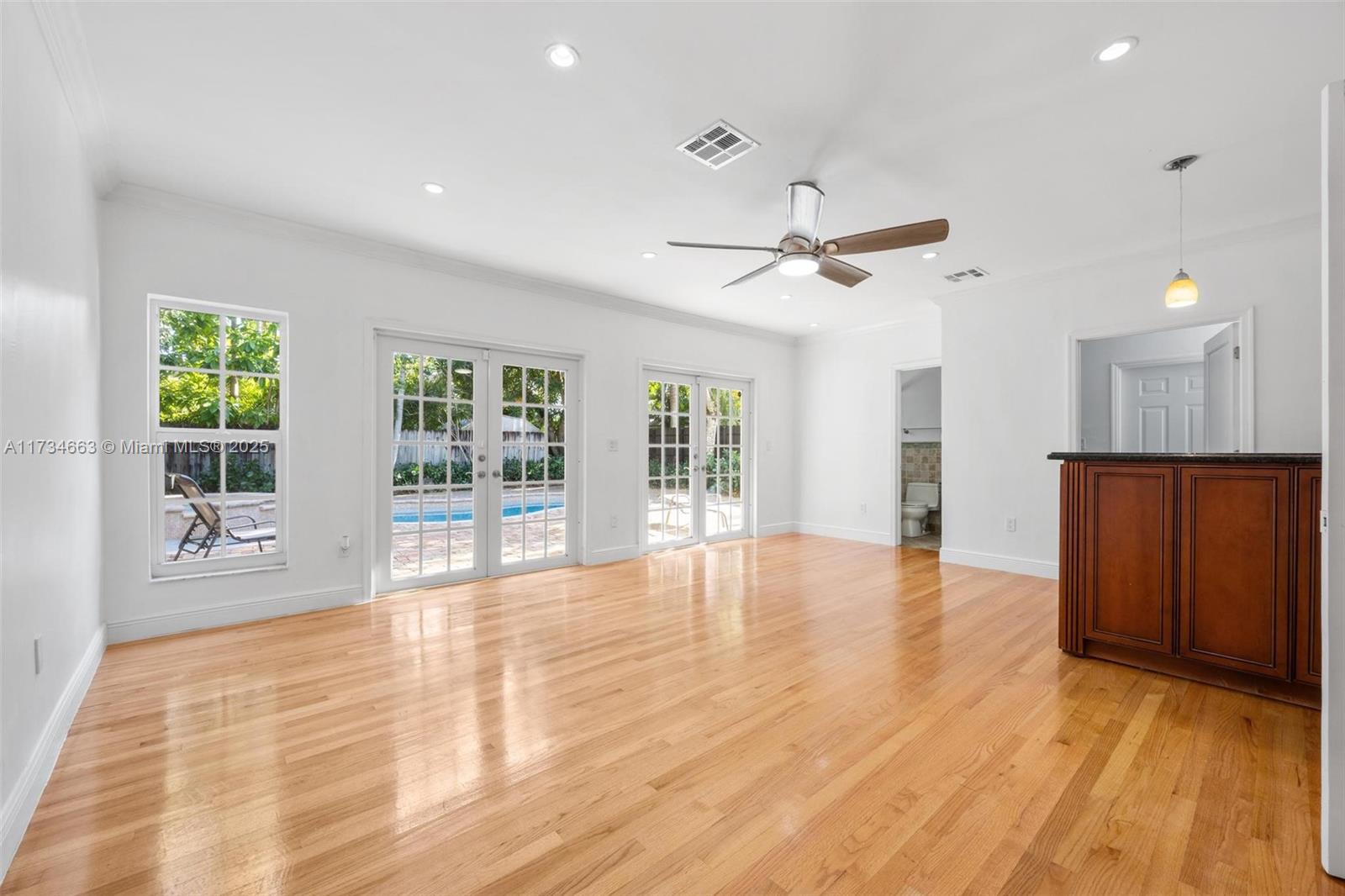 2410 Swanson Ave