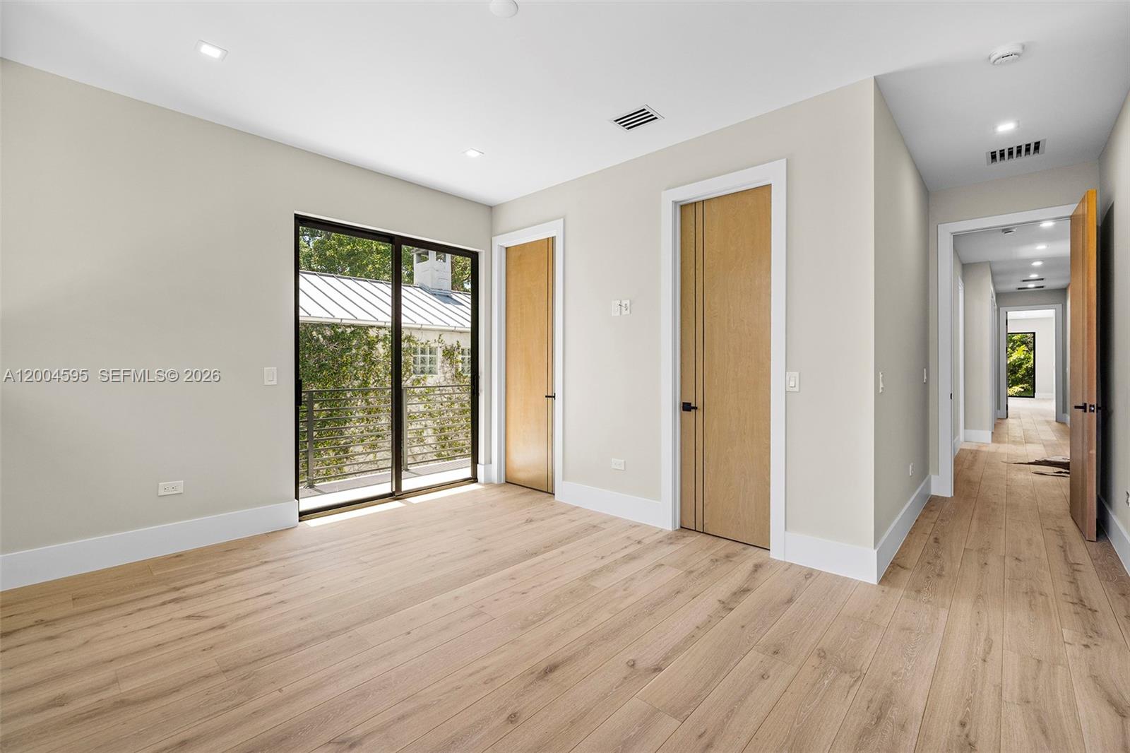2521 Lincoln Ave