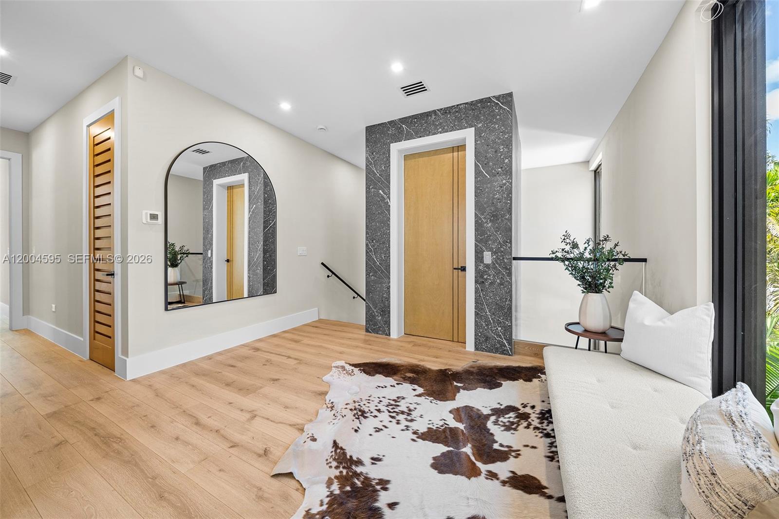 2521 Lincoln Ave