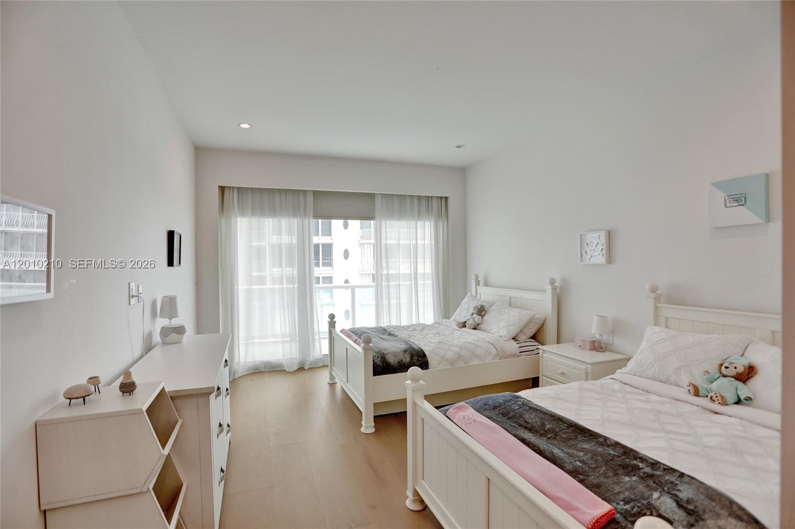 10101 Collins Ave # 4E