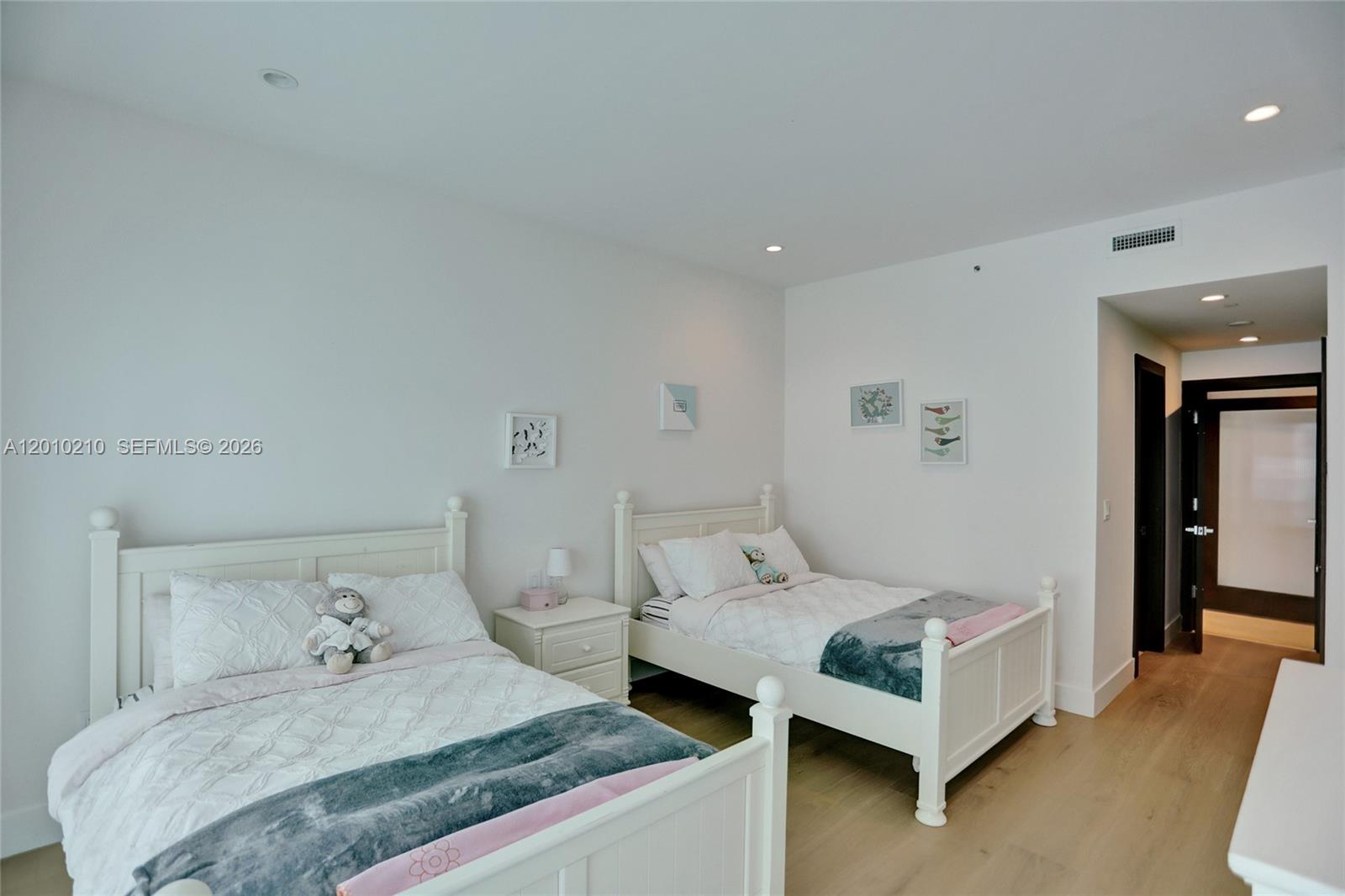 10101 Collins Ave # 4E