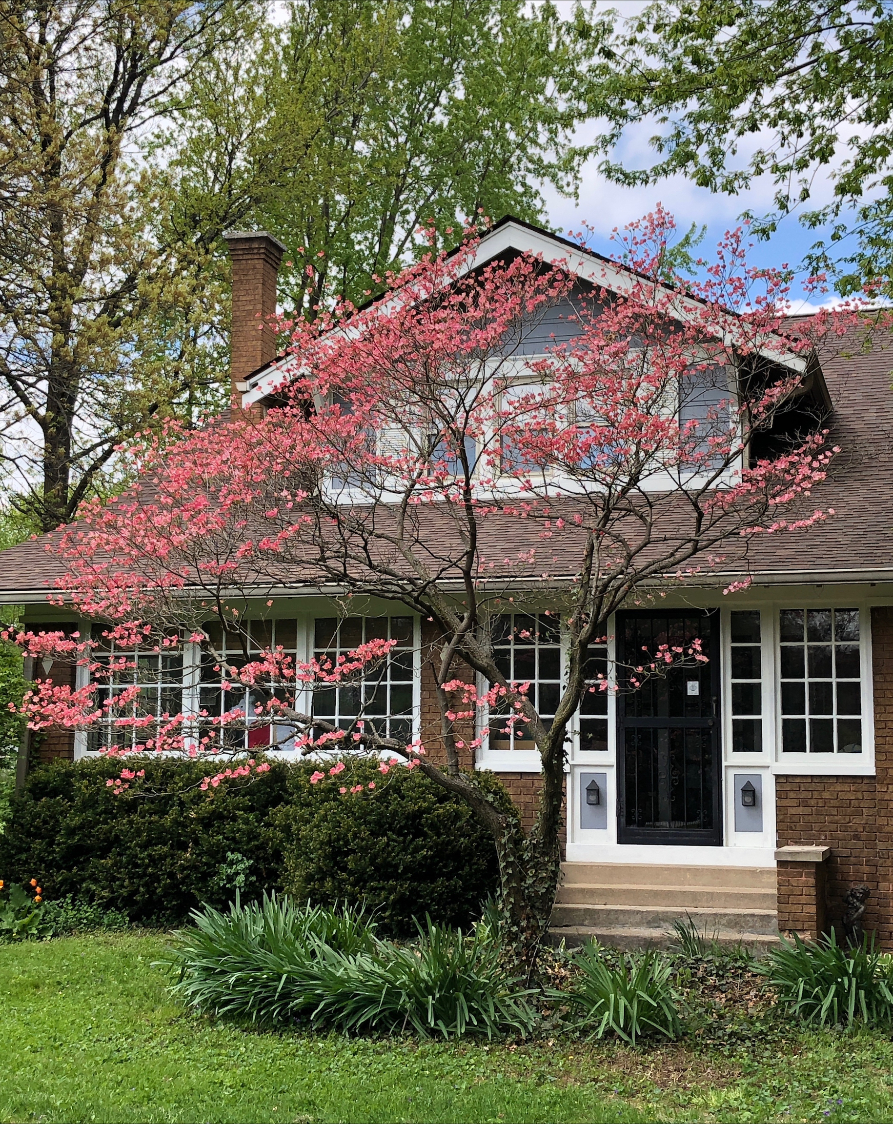 310 W Edwards Avenue