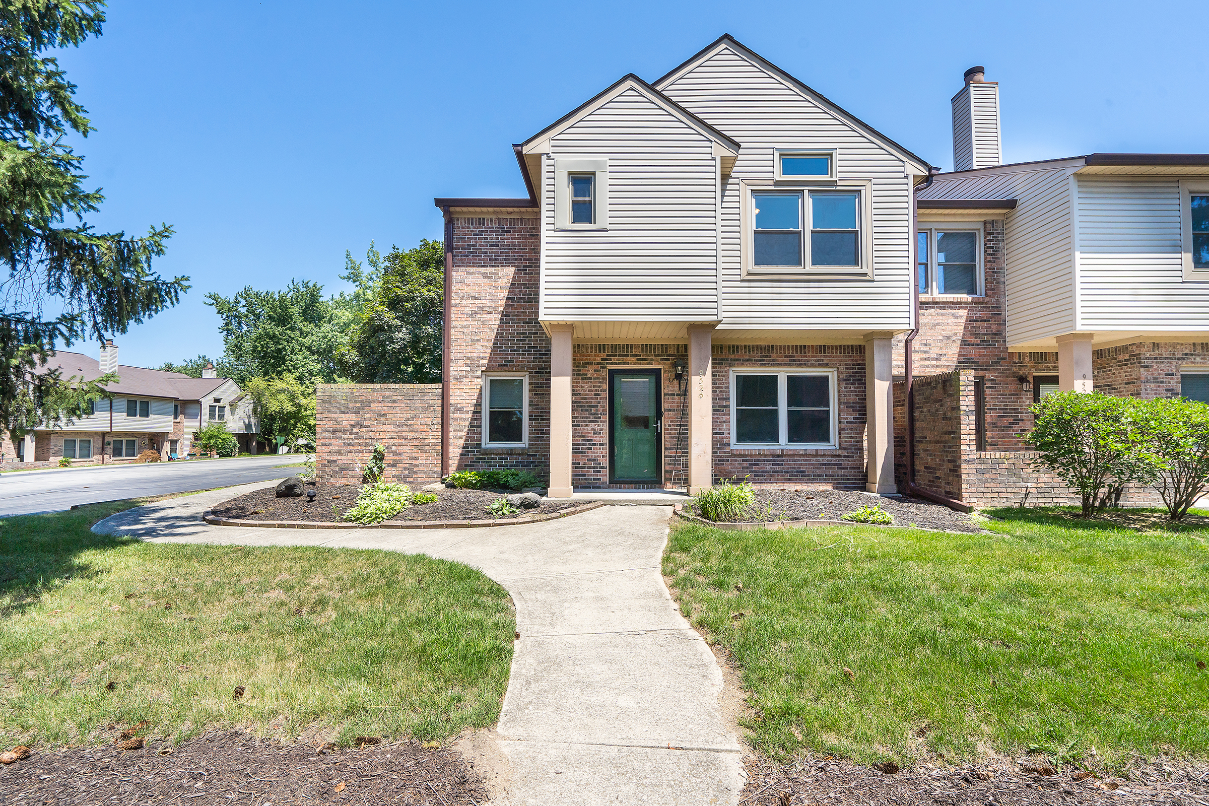 9525 Maple Way