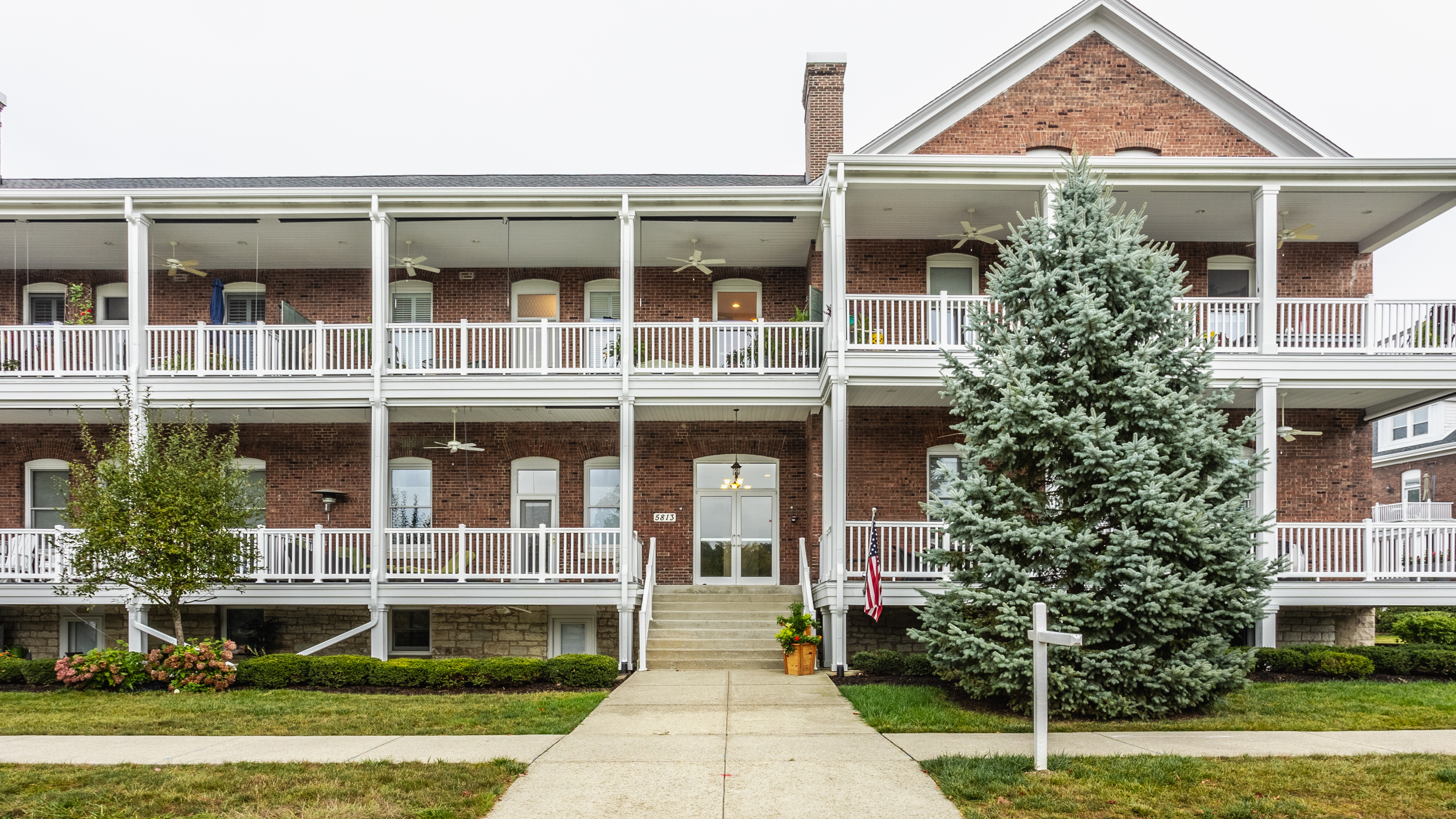 5813 Lawton Loop East Drive Unit: 4