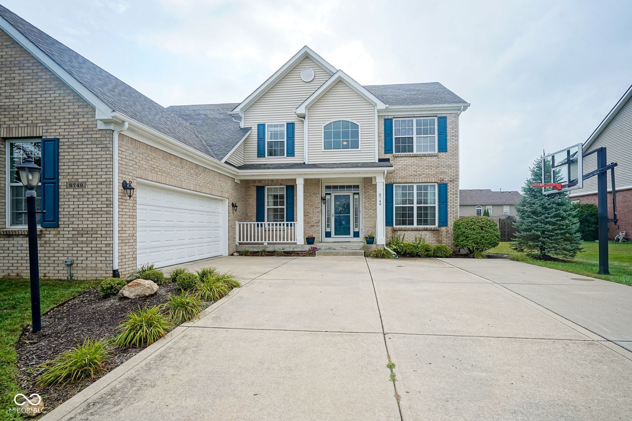 8749 N Commonview Drive