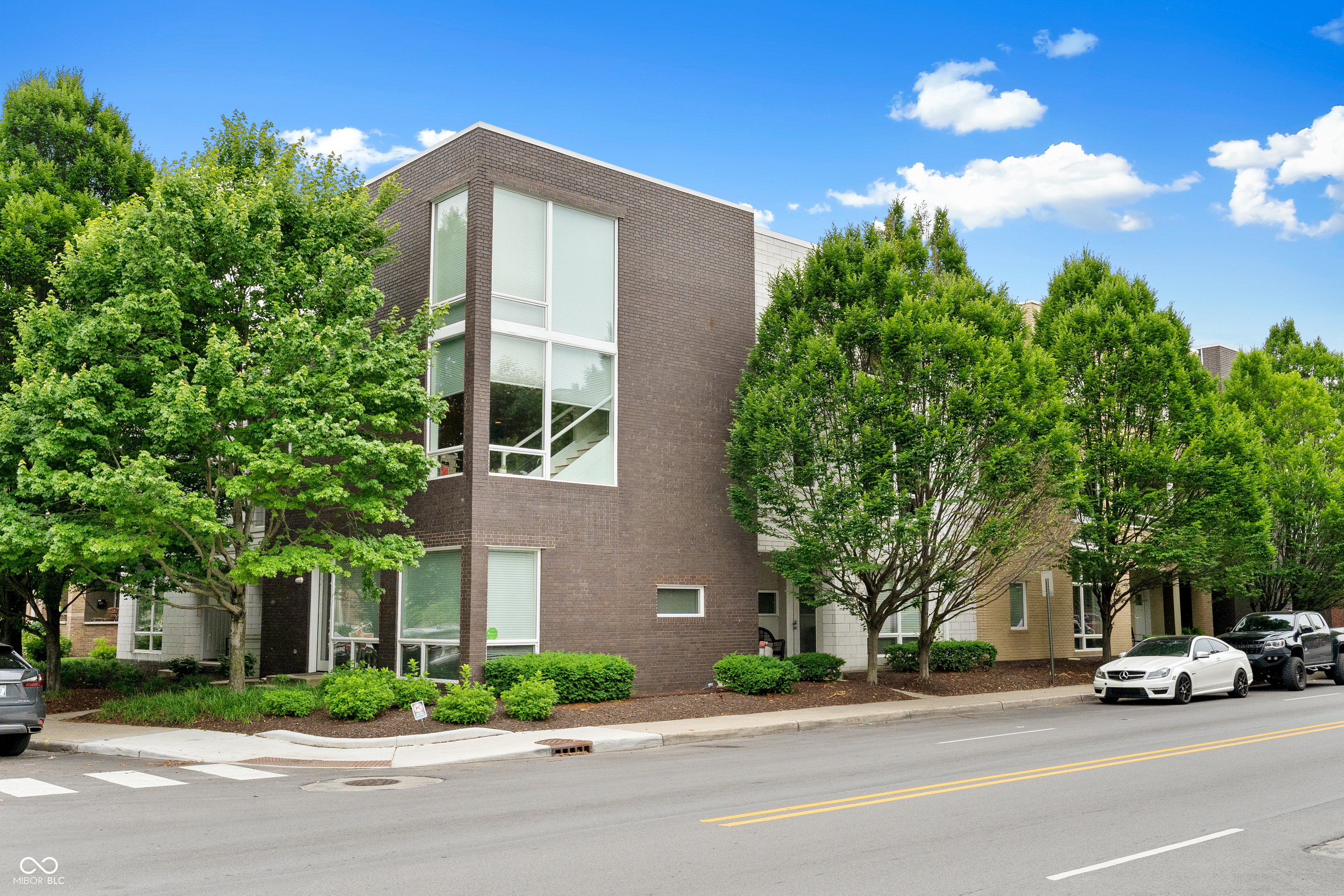932 N Broadway Street Unit: 4