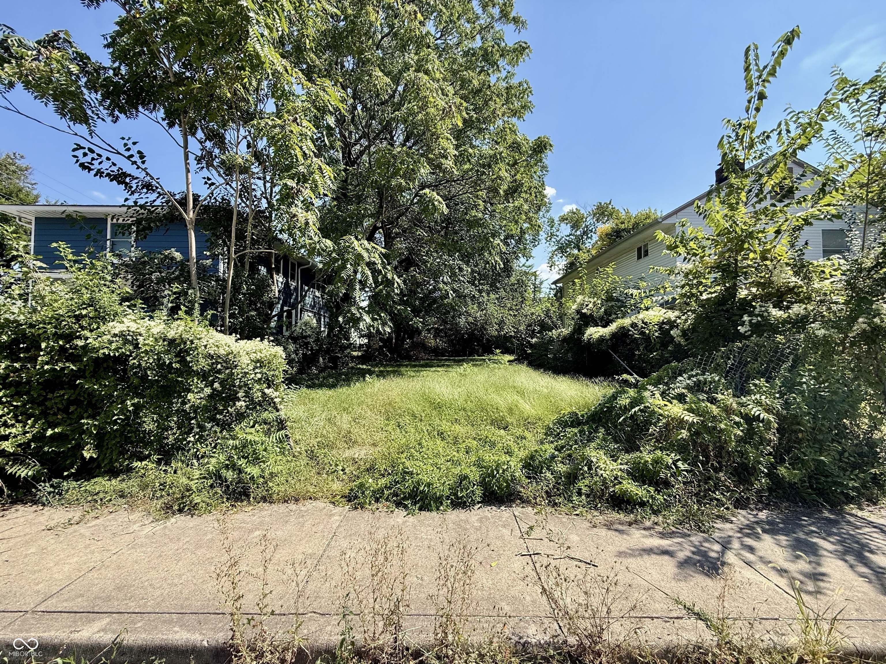3467 N Kenwood
