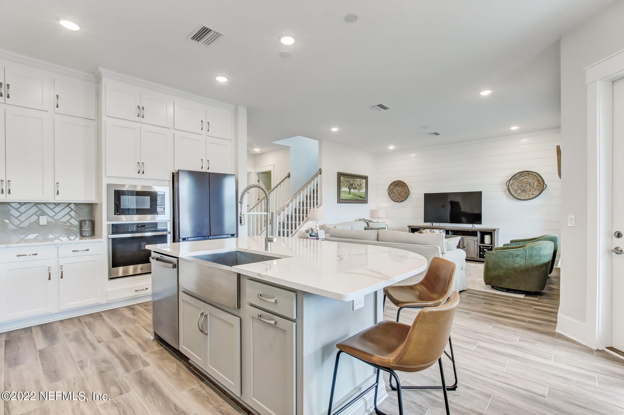 9814 INVENTION LN