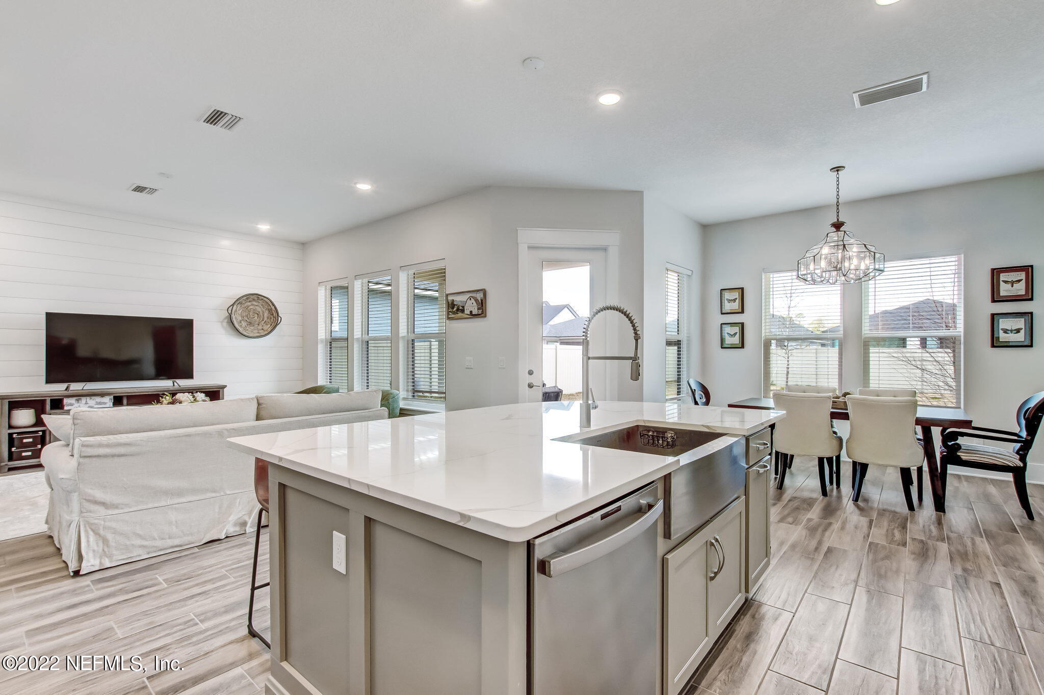 9814 INVENTION LN