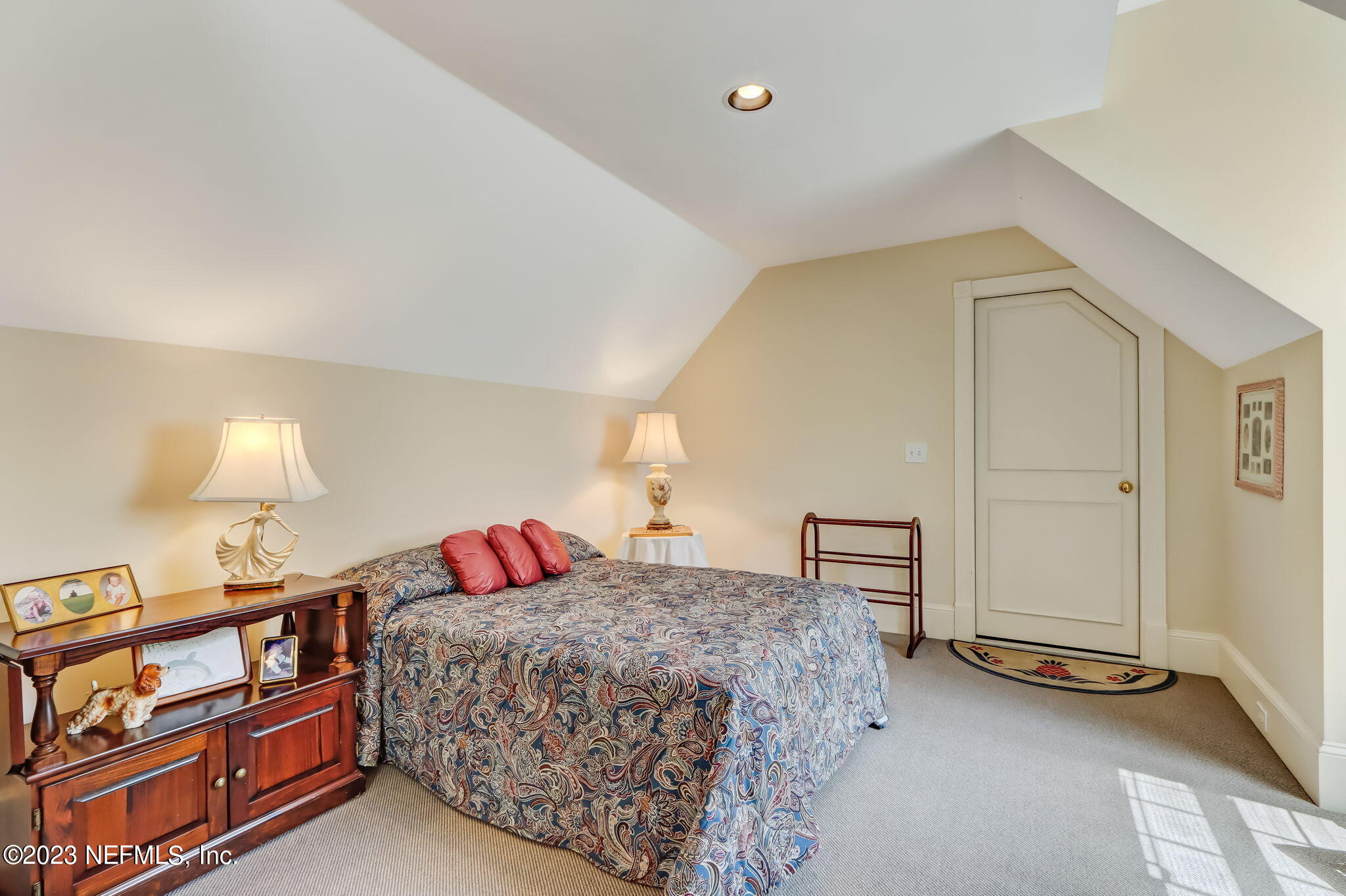 111 ANNAPOLIS LN