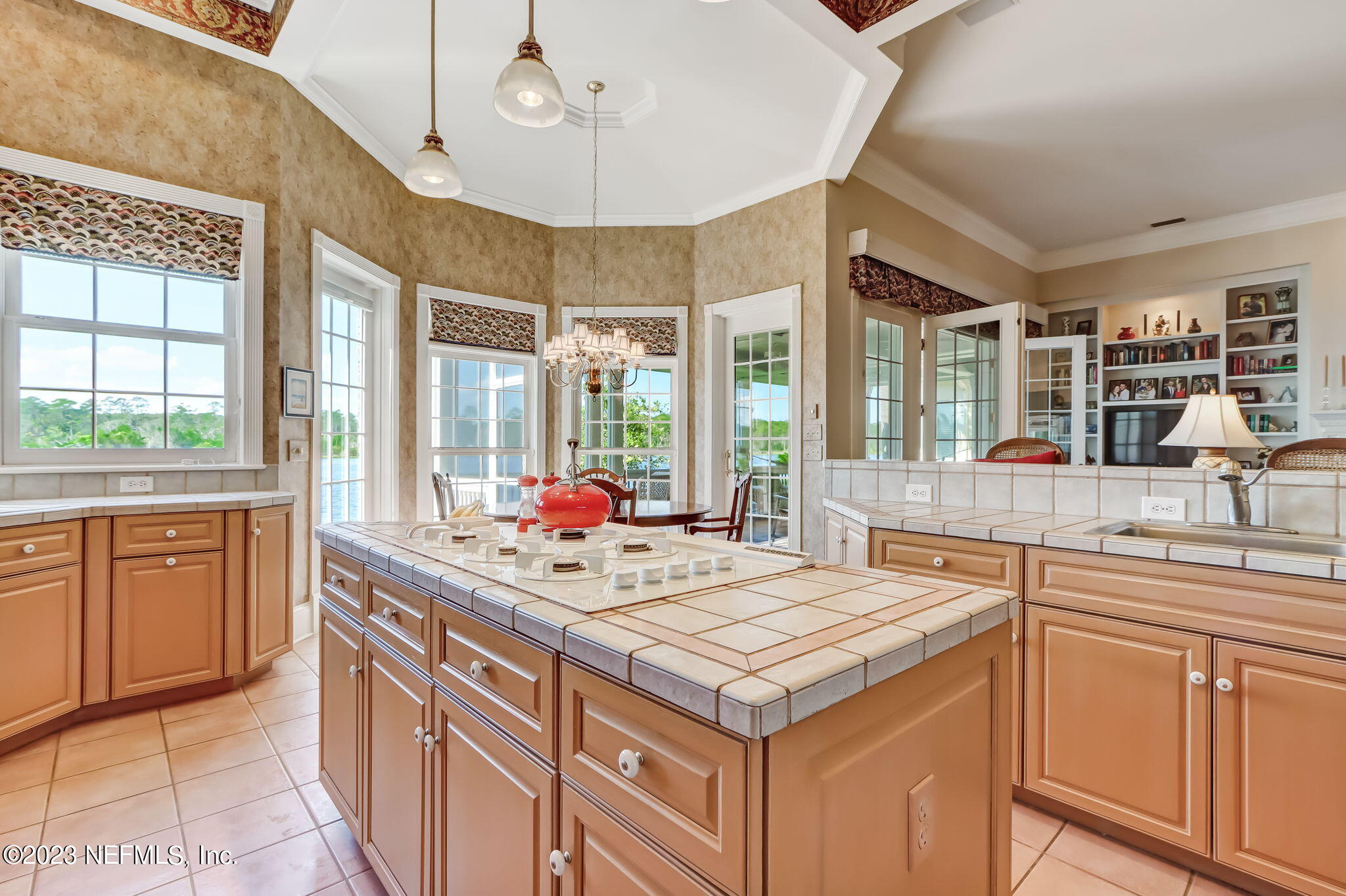 111 ANNAPOLIS LN