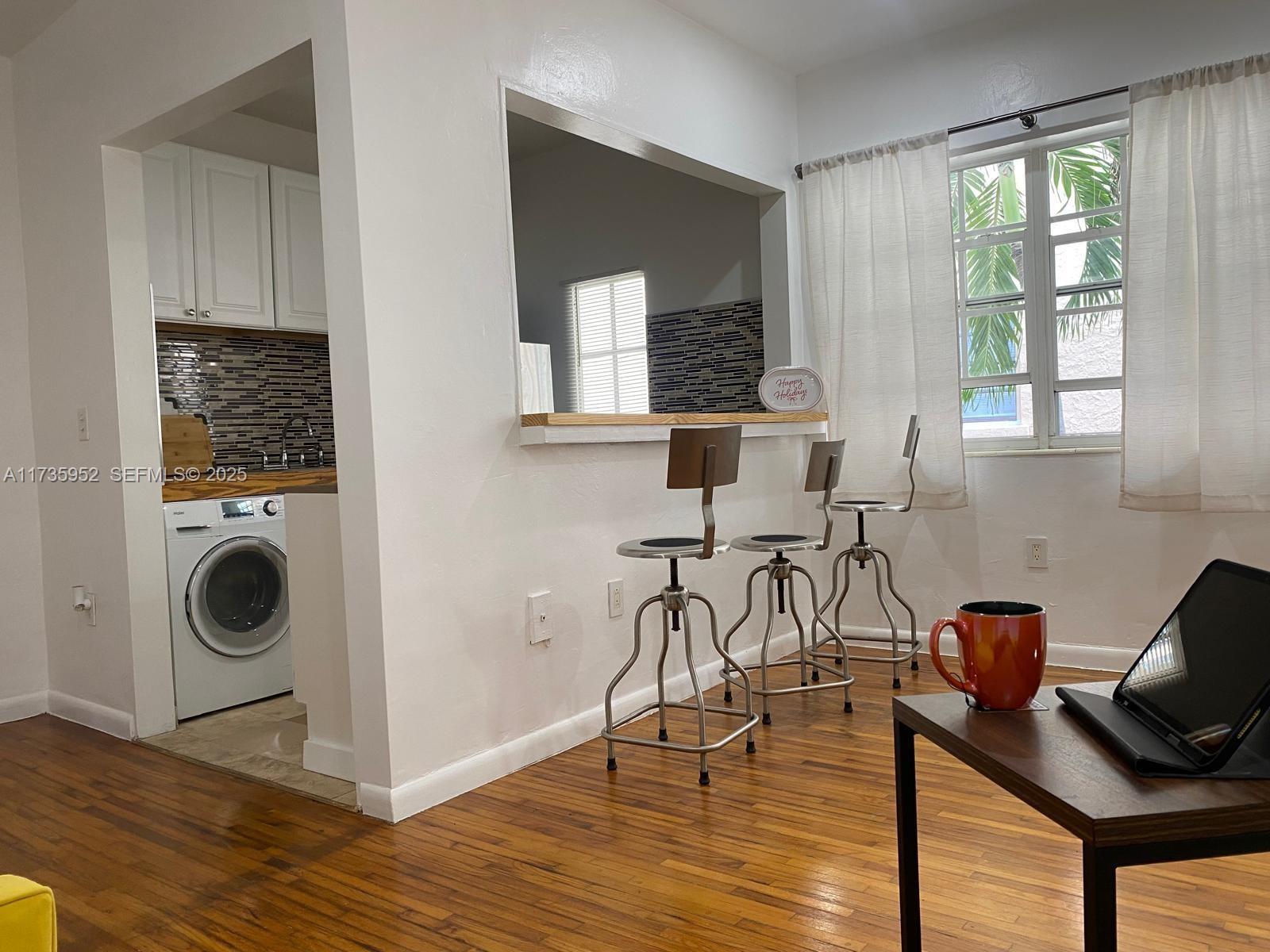 1551 Michigan Avenue 10
