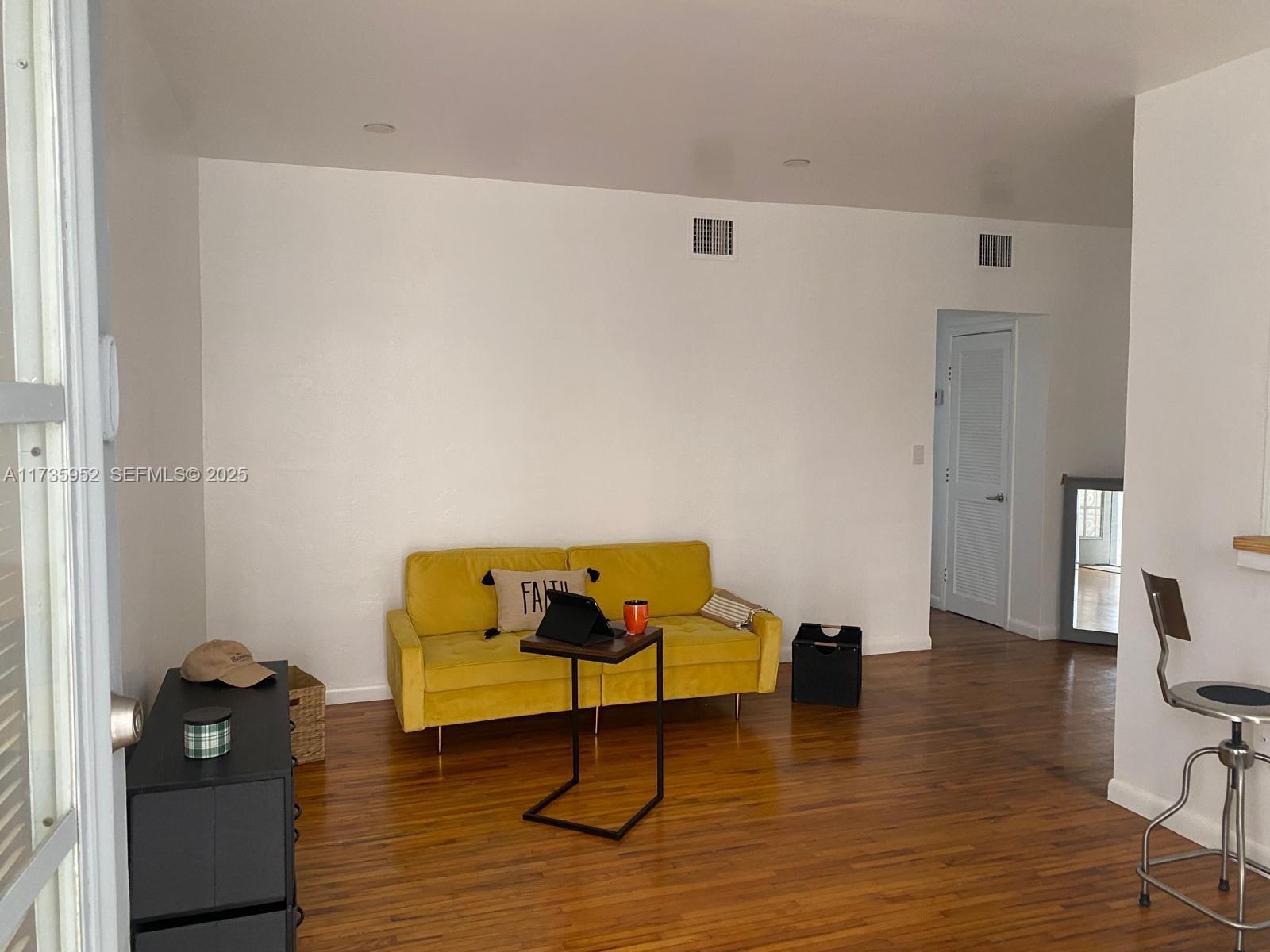 1551 Michigan Avenue 10