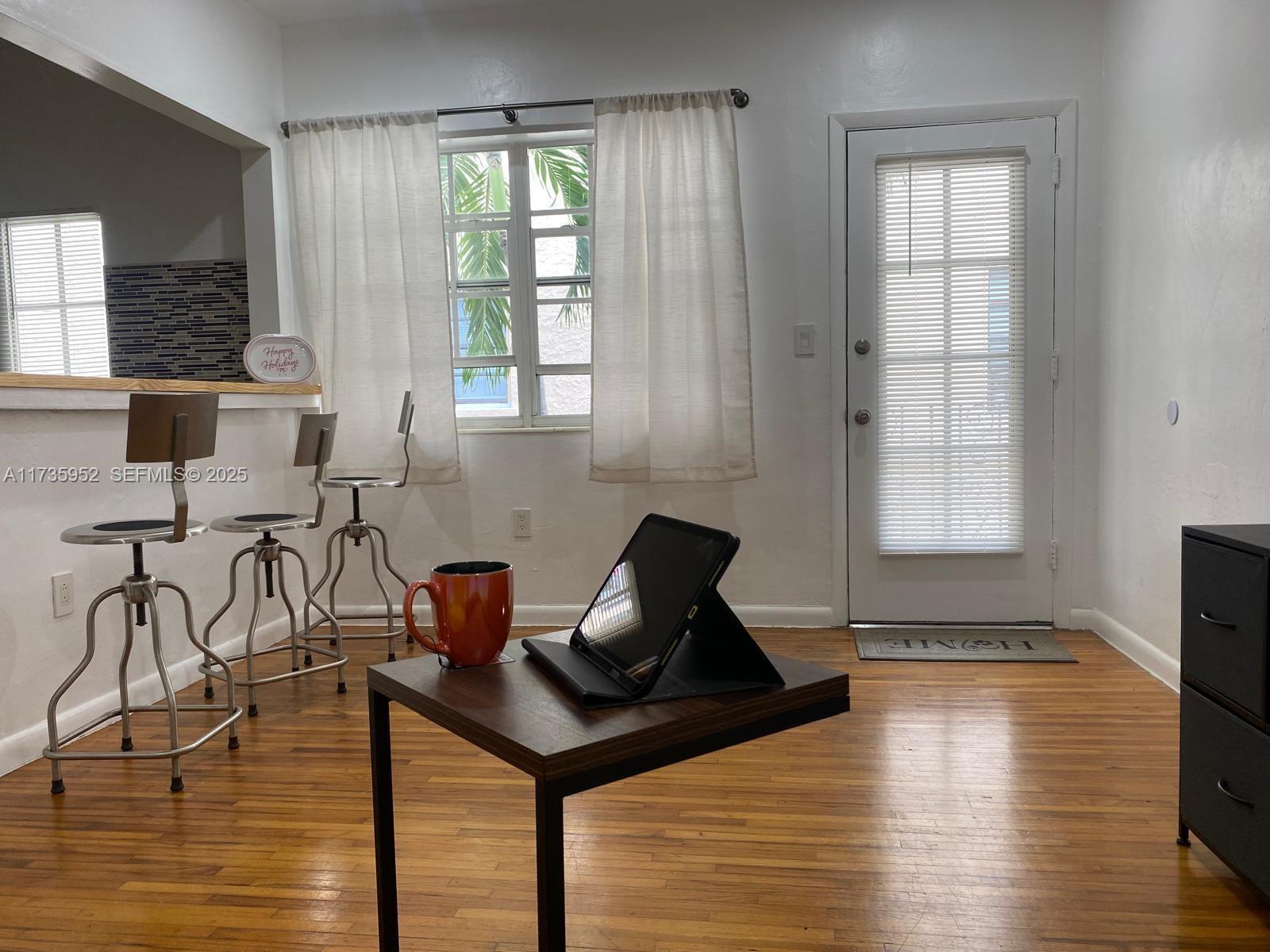 1551 Michigan Avenue 10