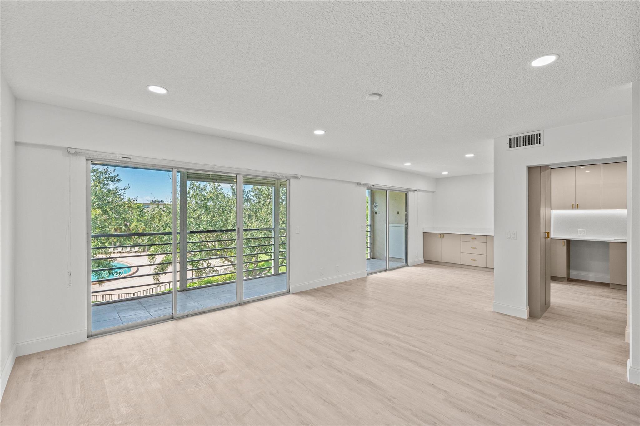 204 Mansfield E 204
