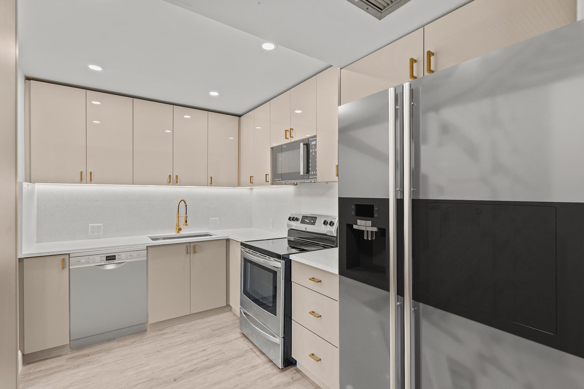 204 Mansfield E 204