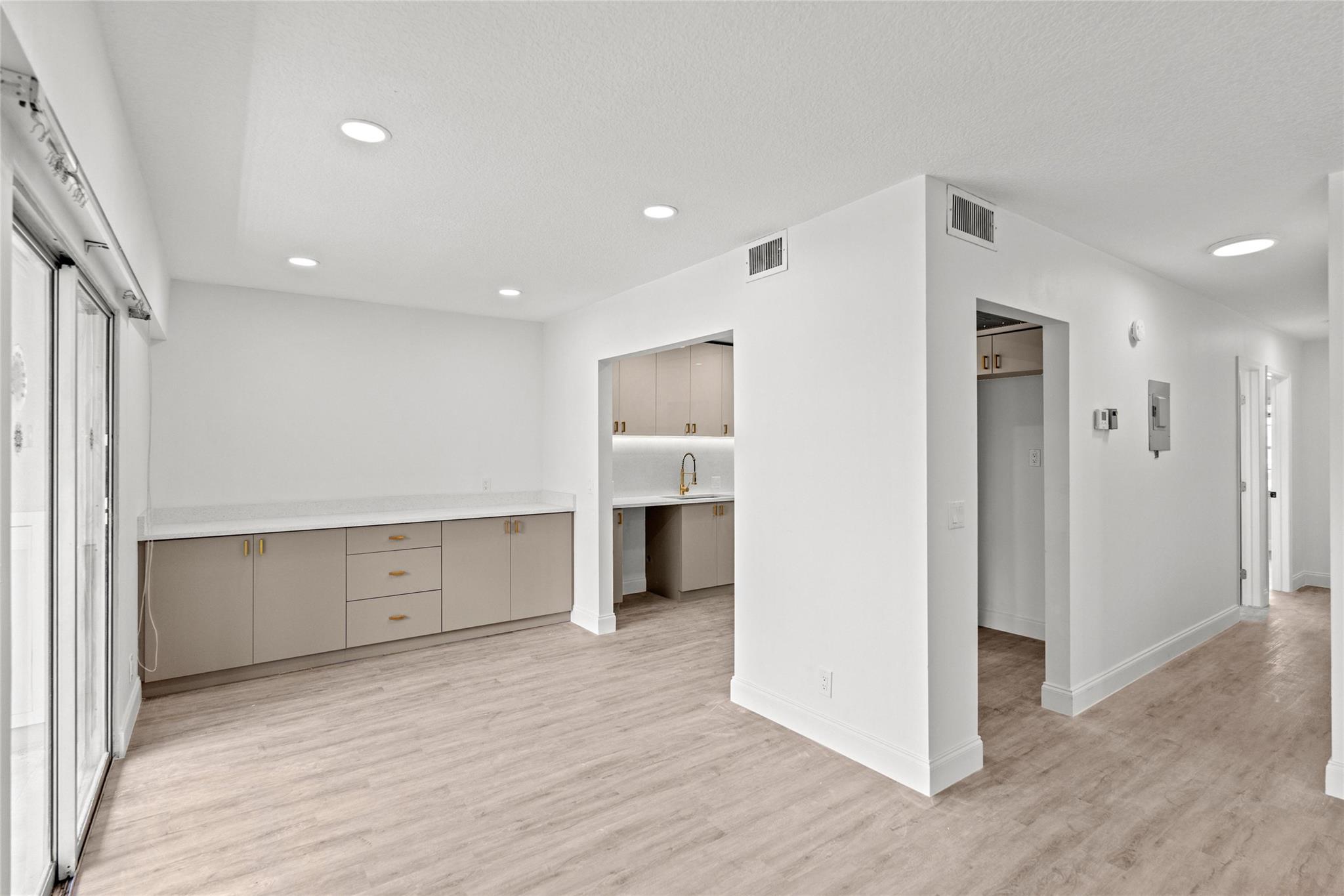 204 Mansfield E 204