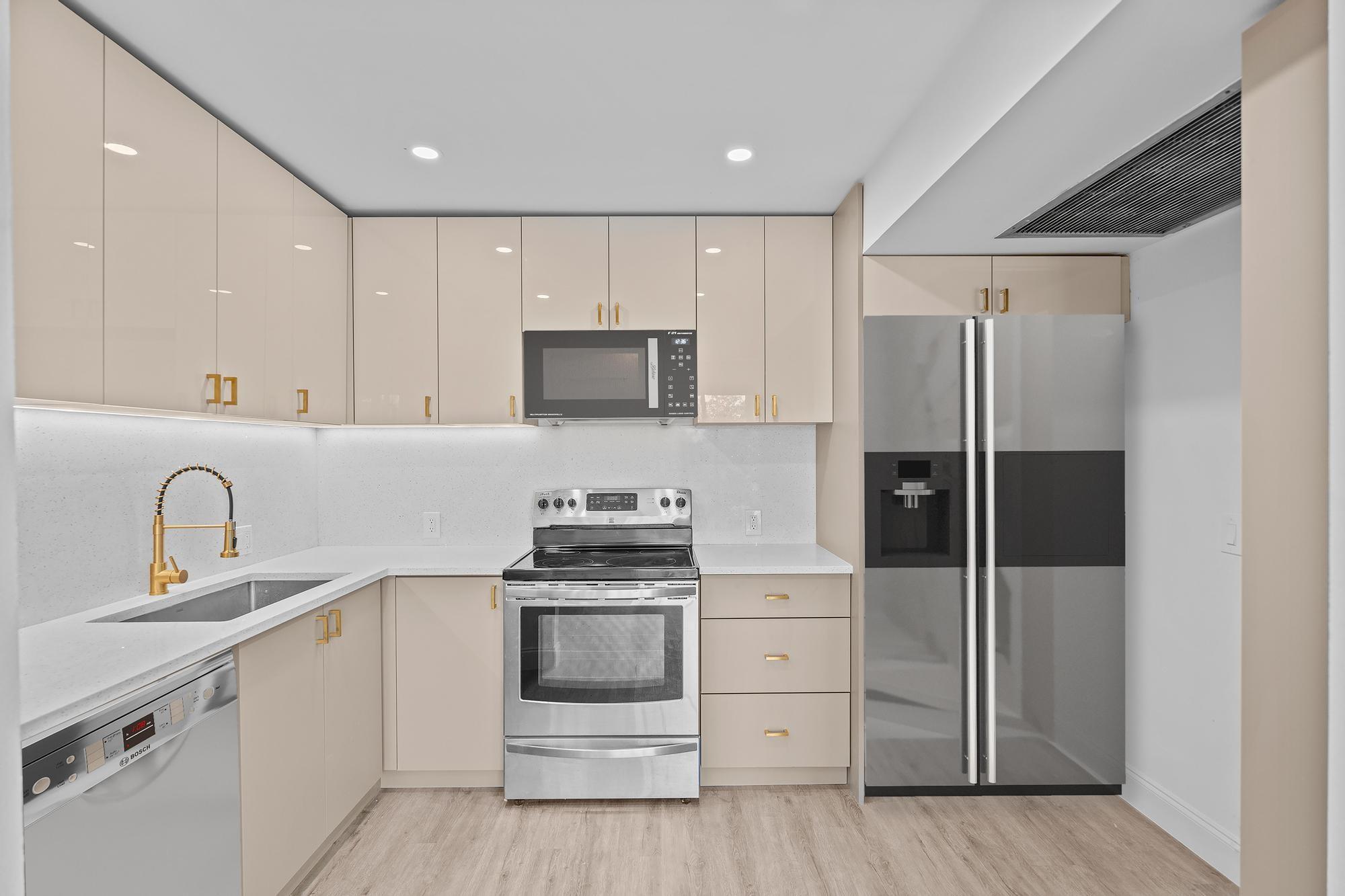 204 Mansfield E 204
