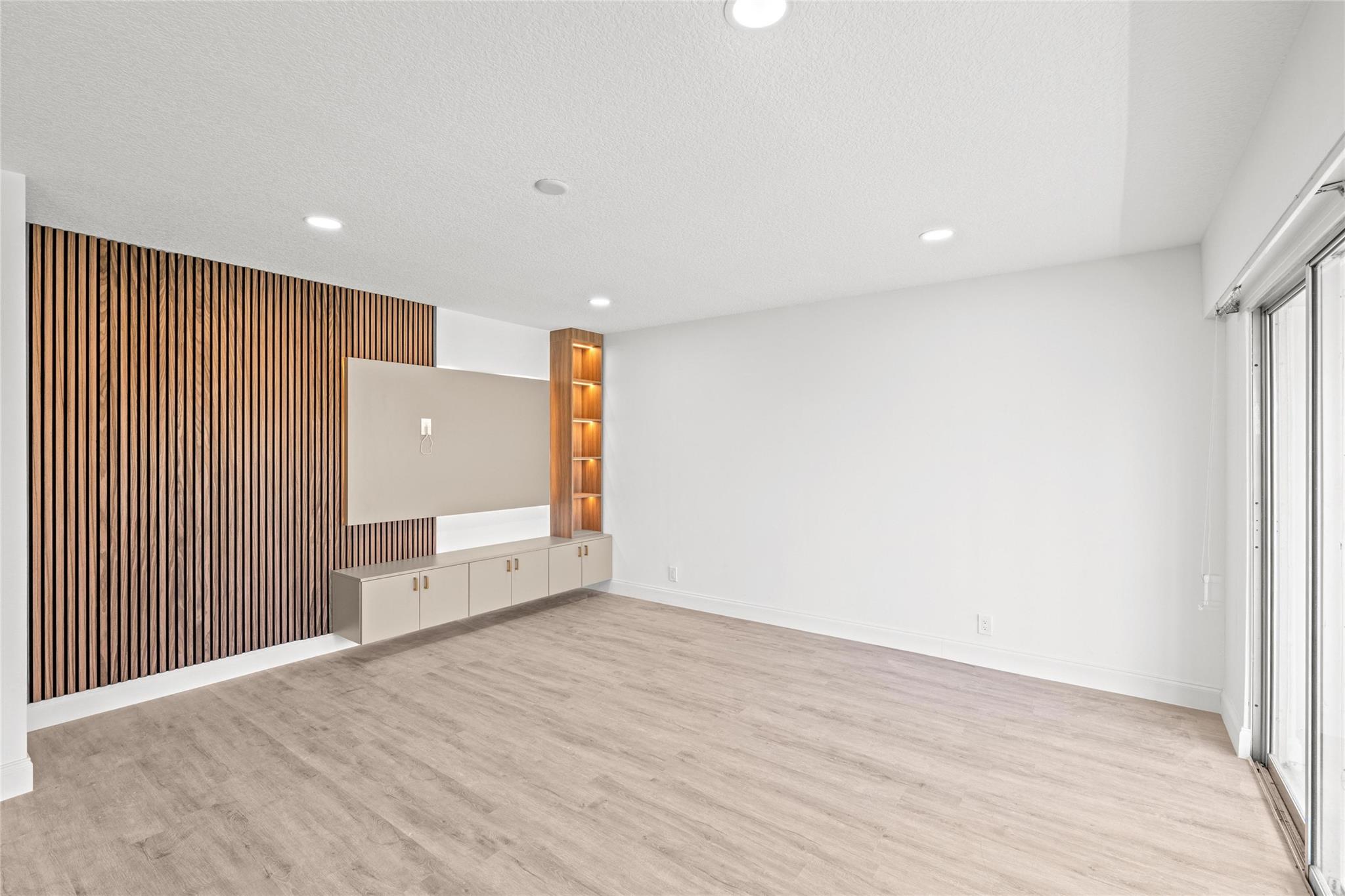 204 Mansfield E 204