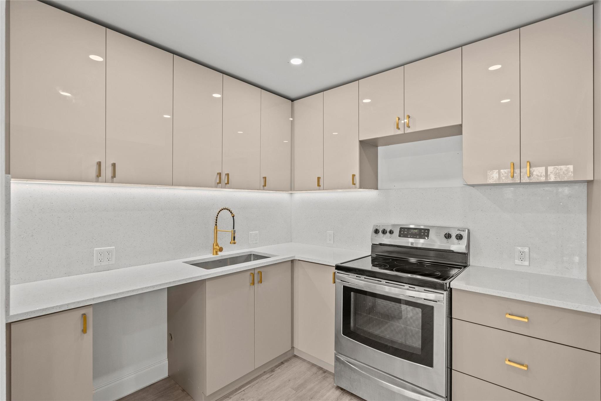 204 Mansfield E 204