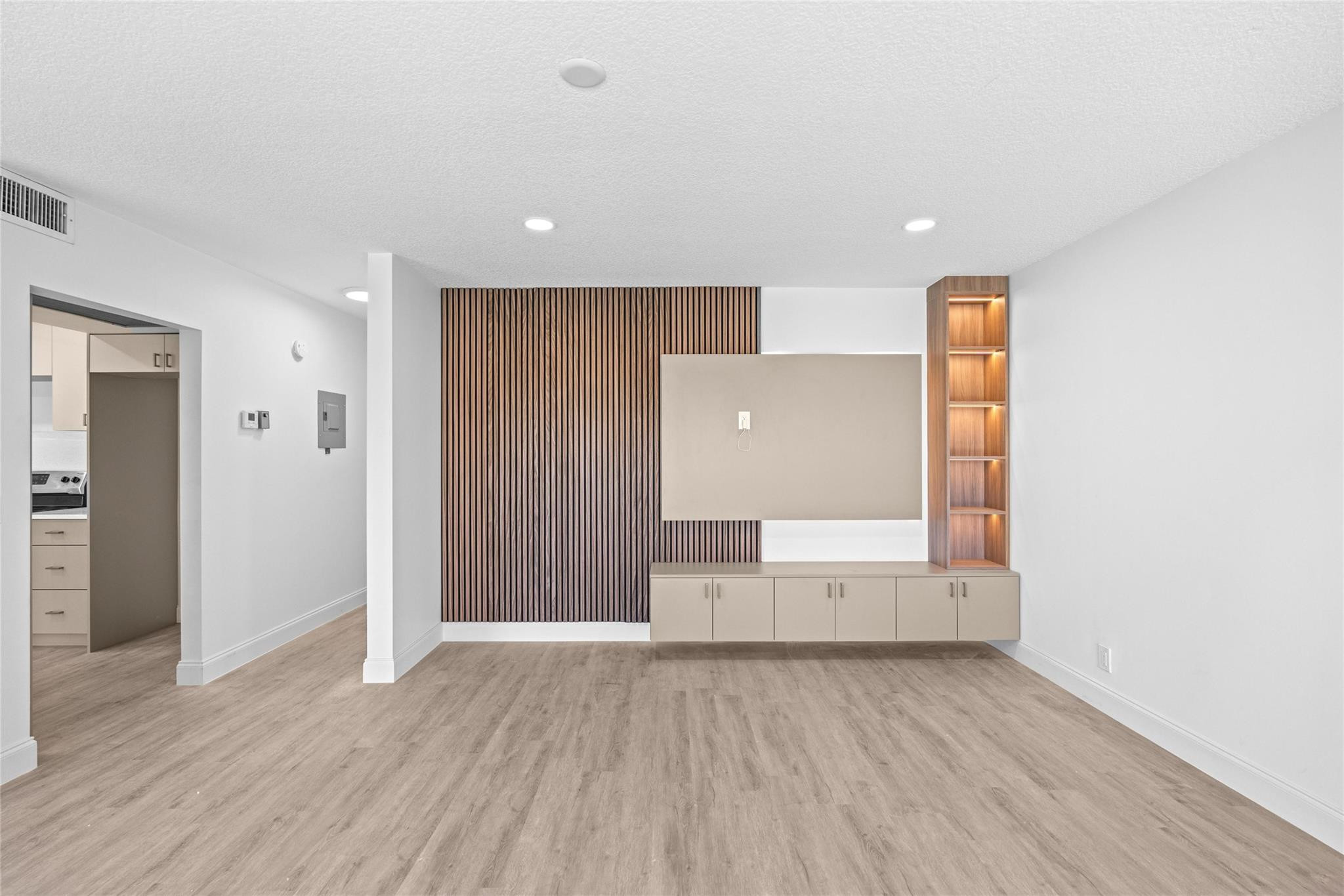 204 Mansfield E 204