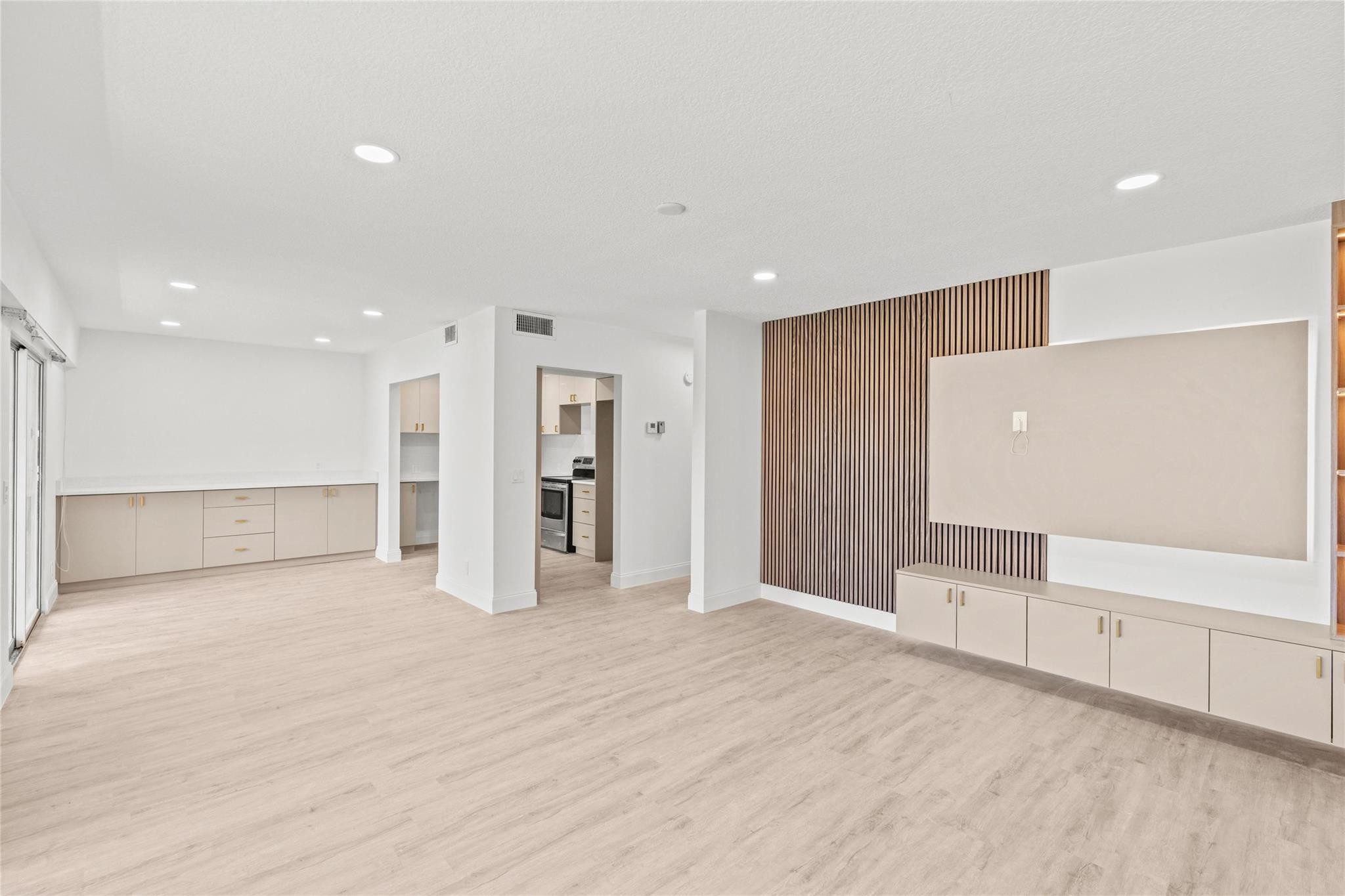 204 Mansfield E 204