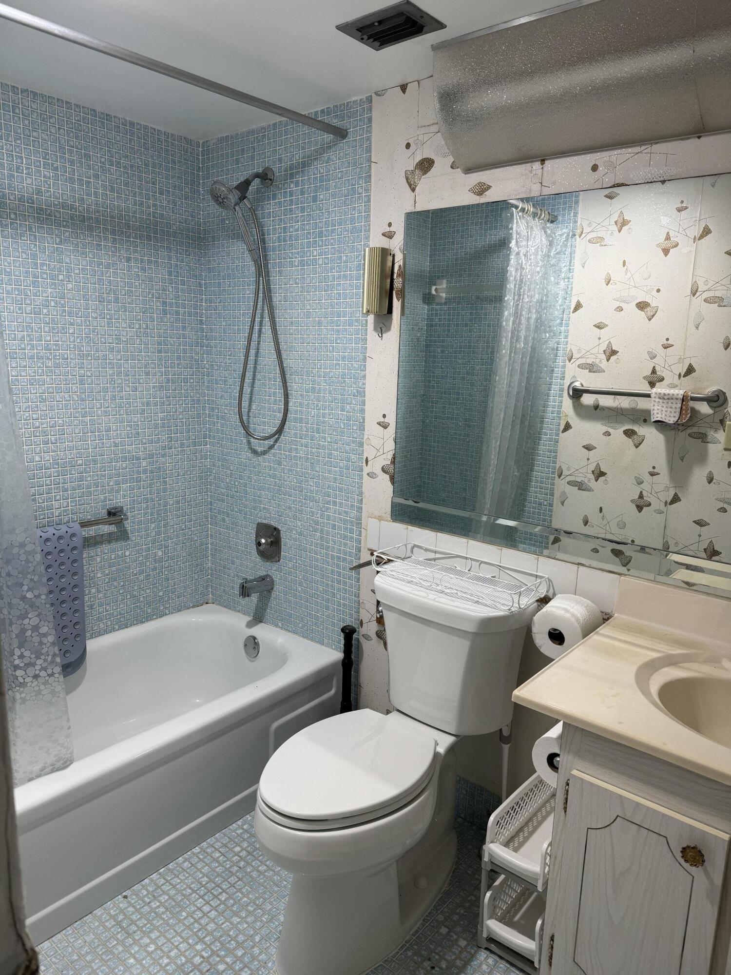 204 Mansfield E 204