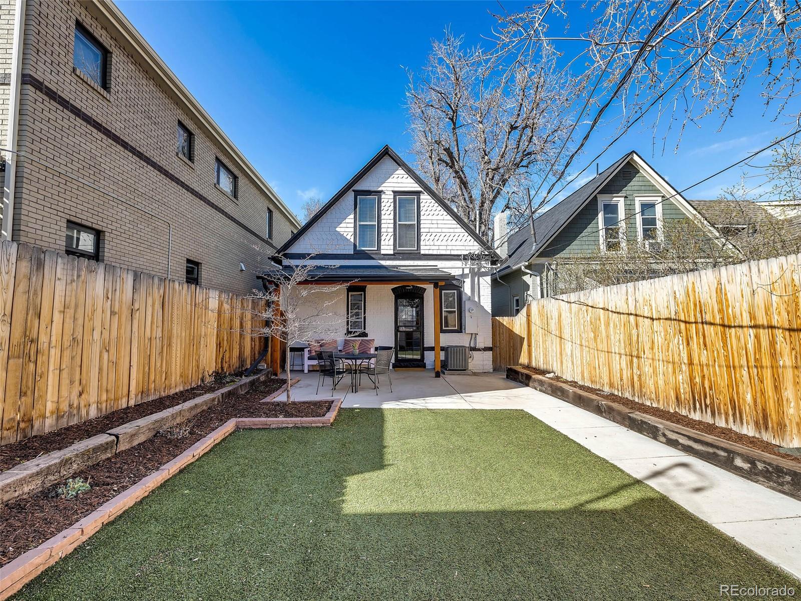 3340 W Hayward Place