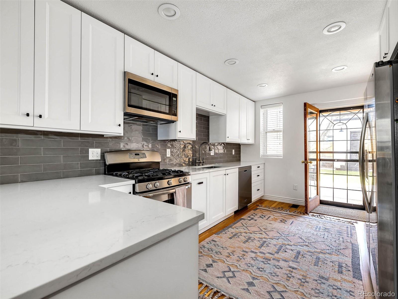 3340 W Hayward Place