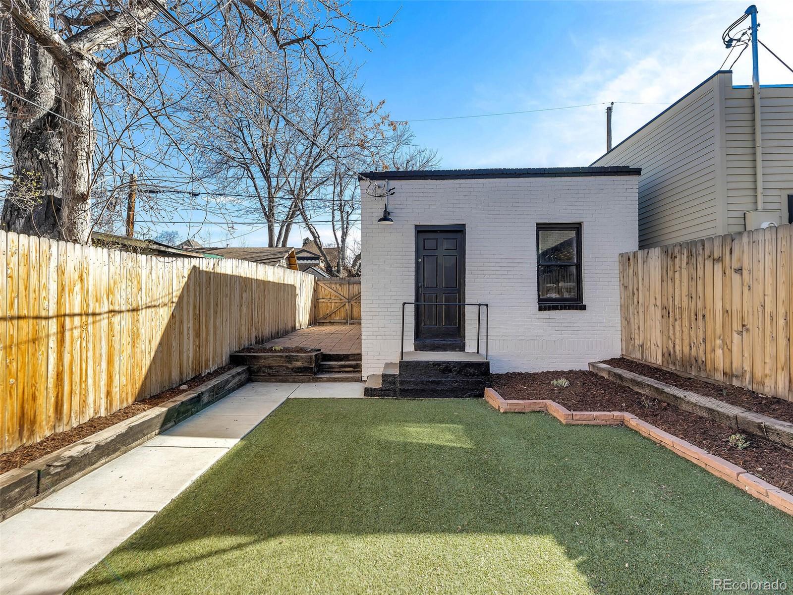 3340 W Hayward Place