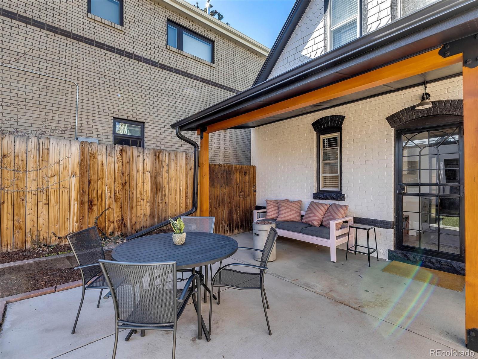 3340 W Hayward Place