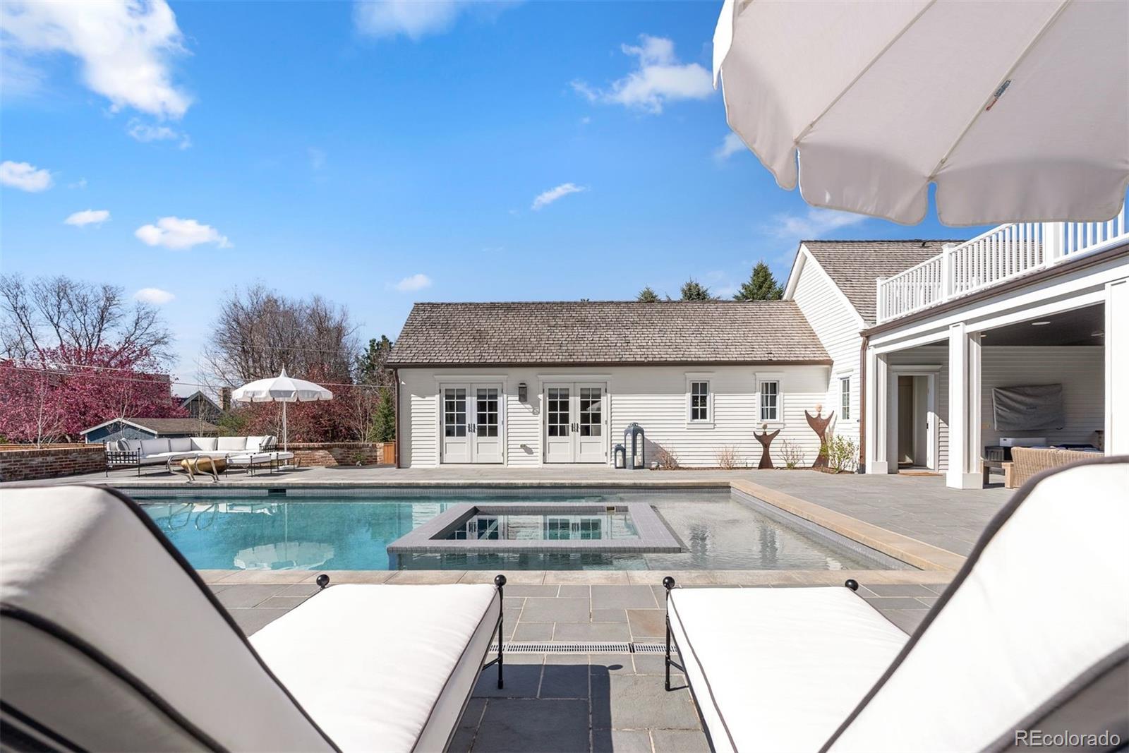 12 Viking Drive