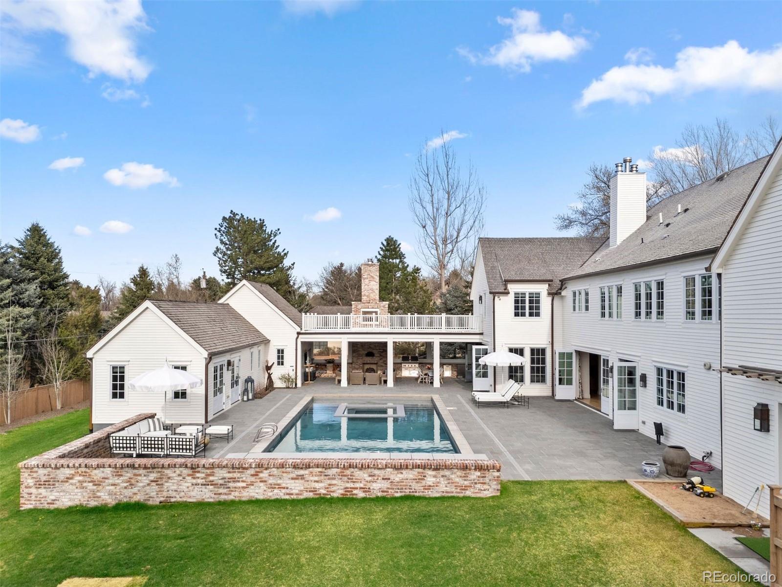 12 Viking Drive