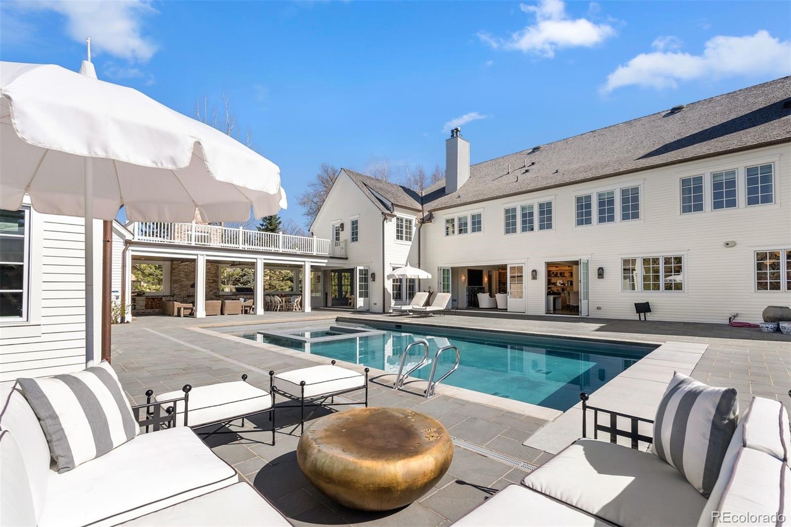 12 Viking Drive