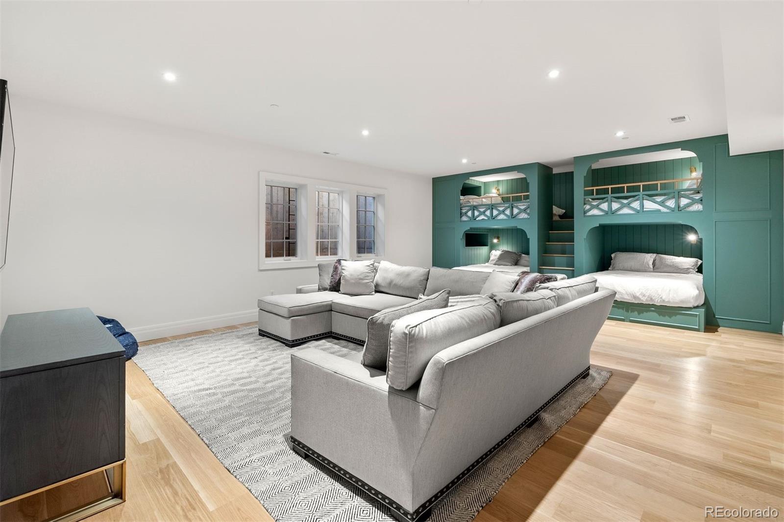 12 Viking Drive