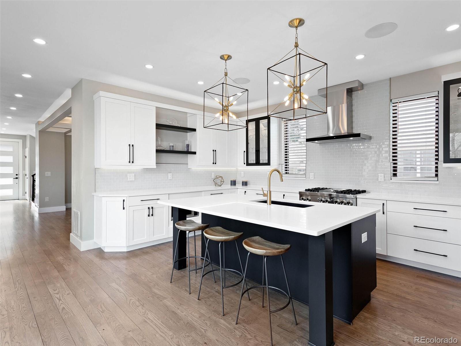 2566 S Pennsylvania