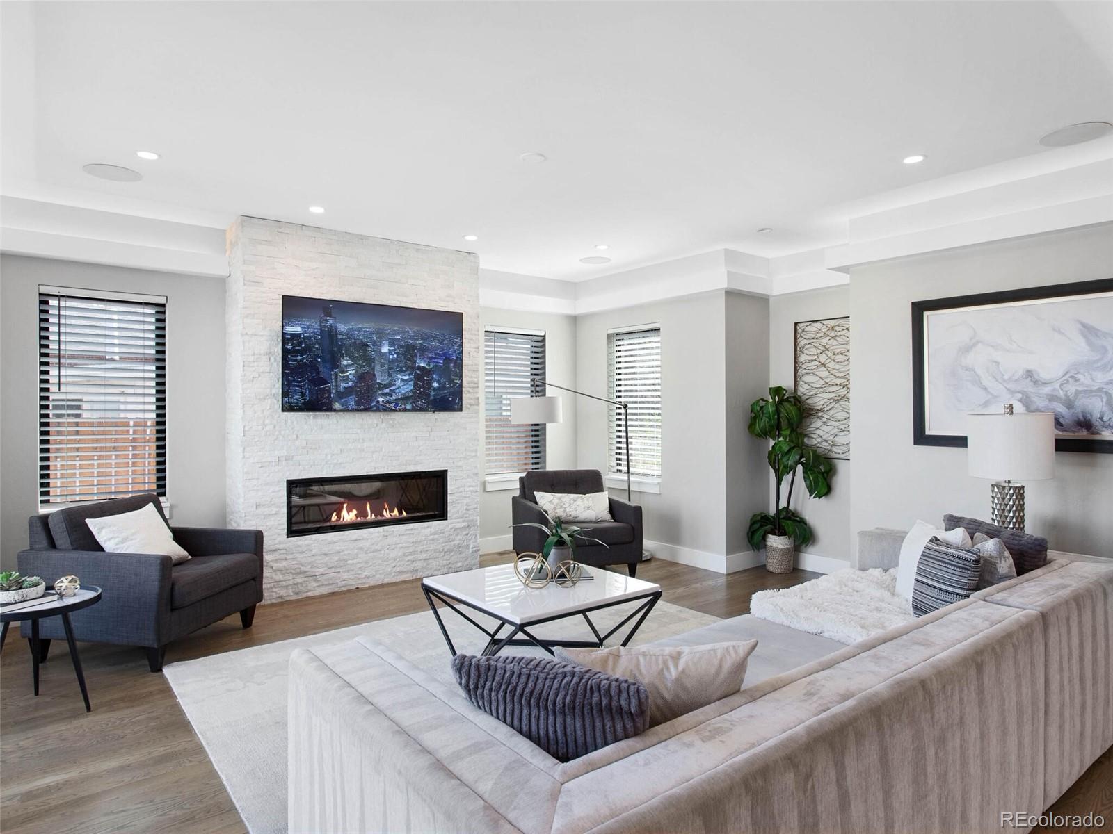 2566 S Pennsylvania