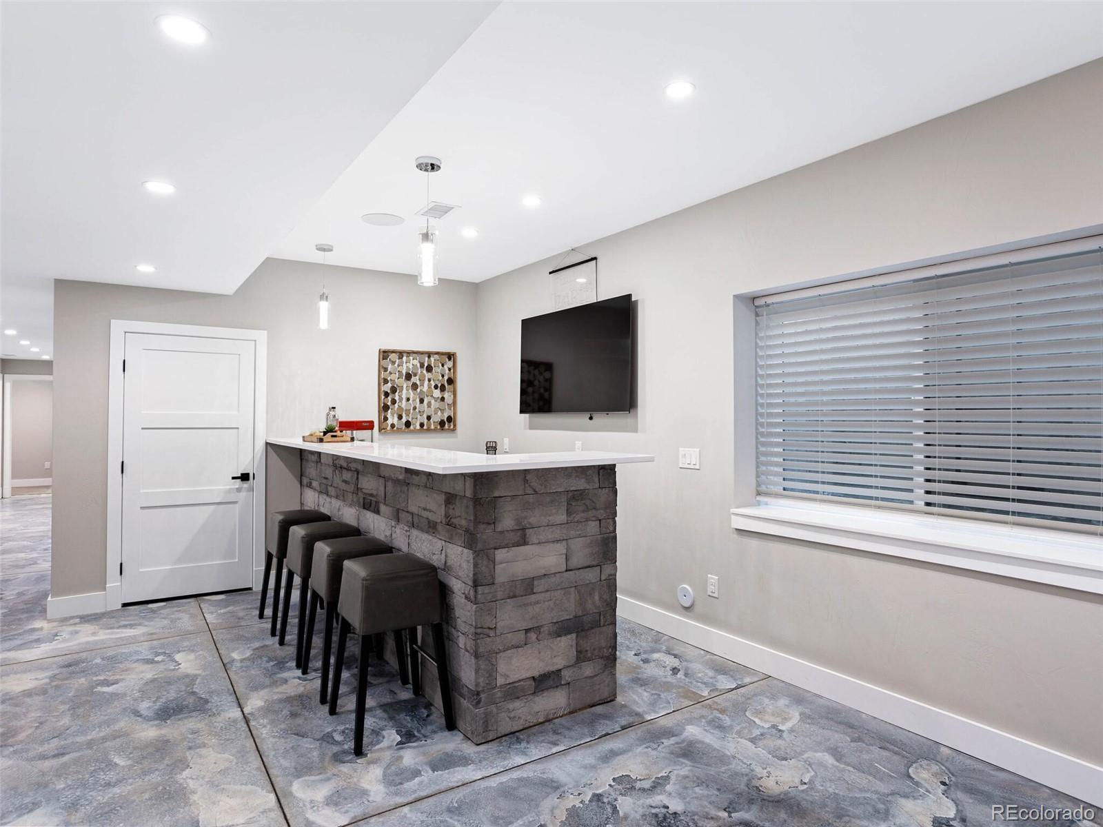 2566 S Pennsylvania