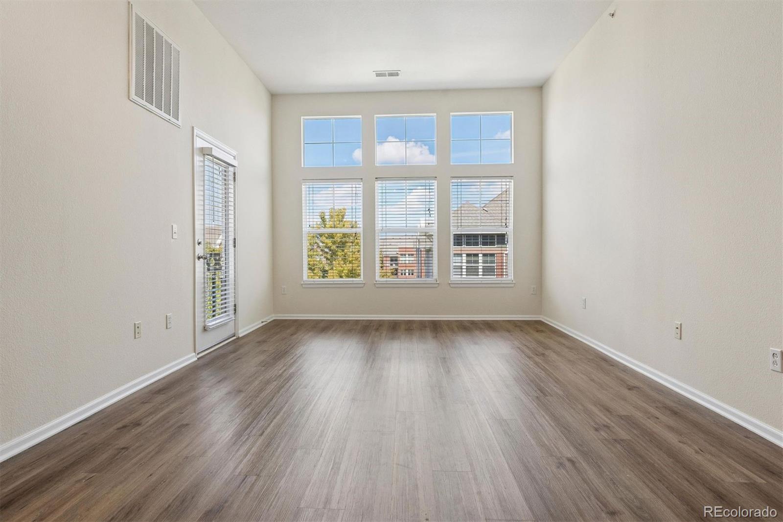 9633 E 5th Avenue Unit: 10304