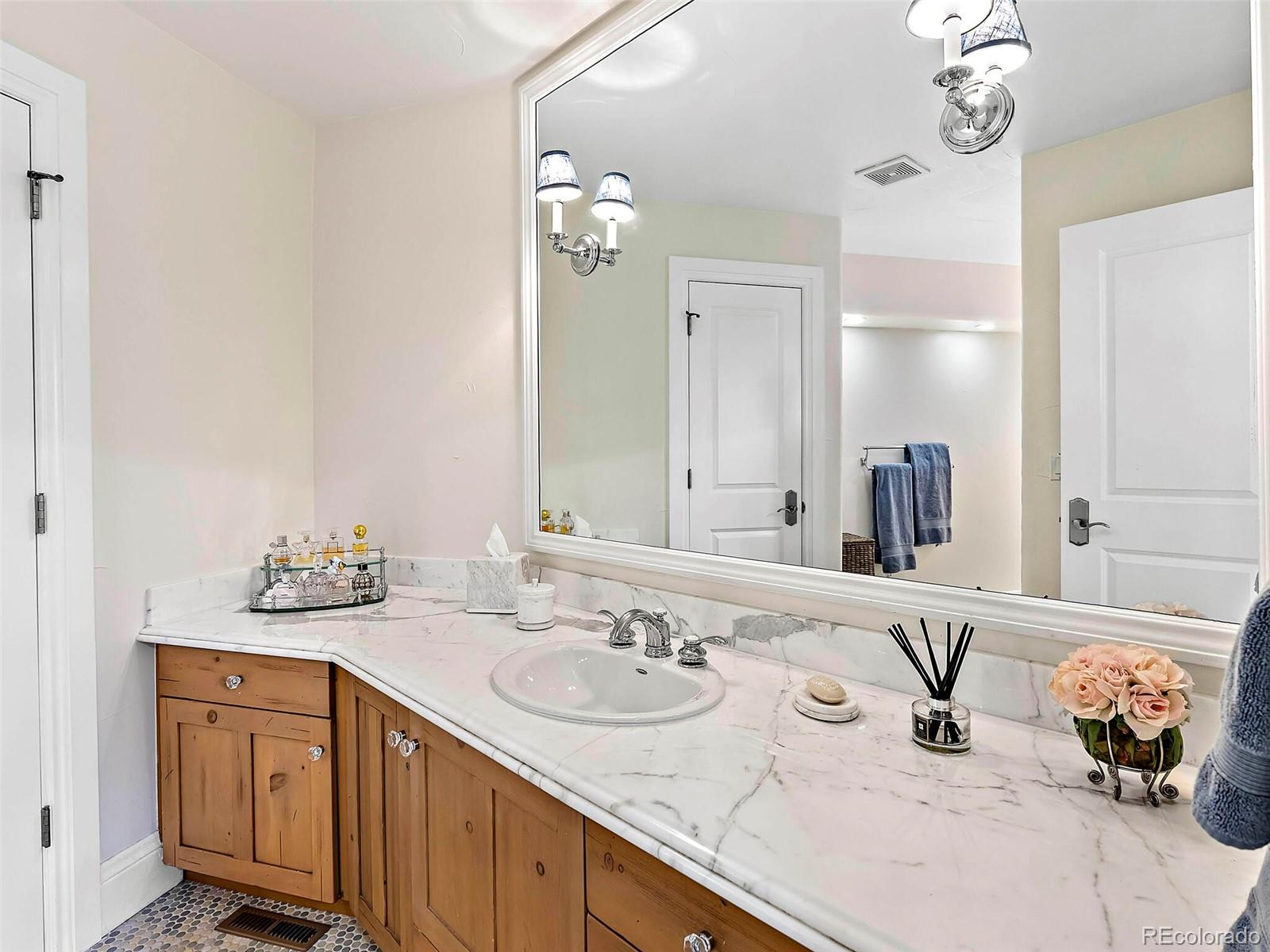 1991 E Alameda Avenue Unit: 14