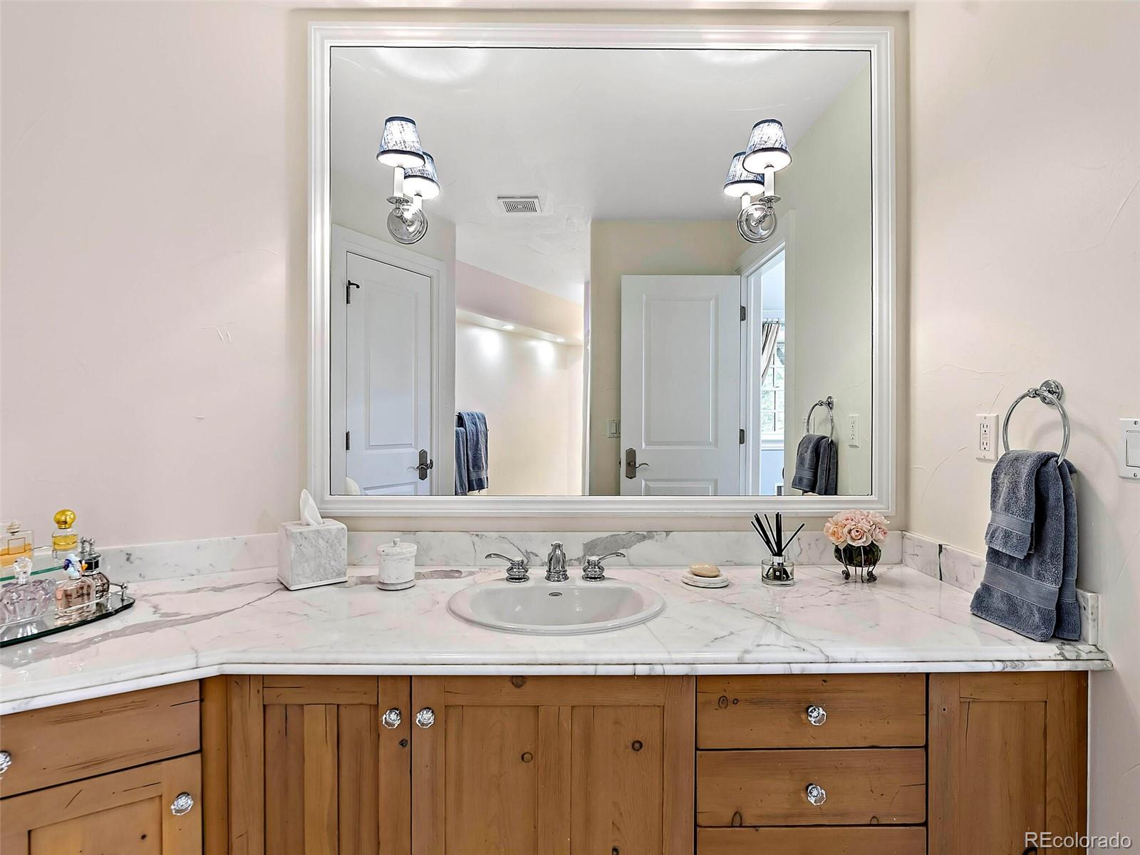 1991 E Alameda Avenue Unit: 14