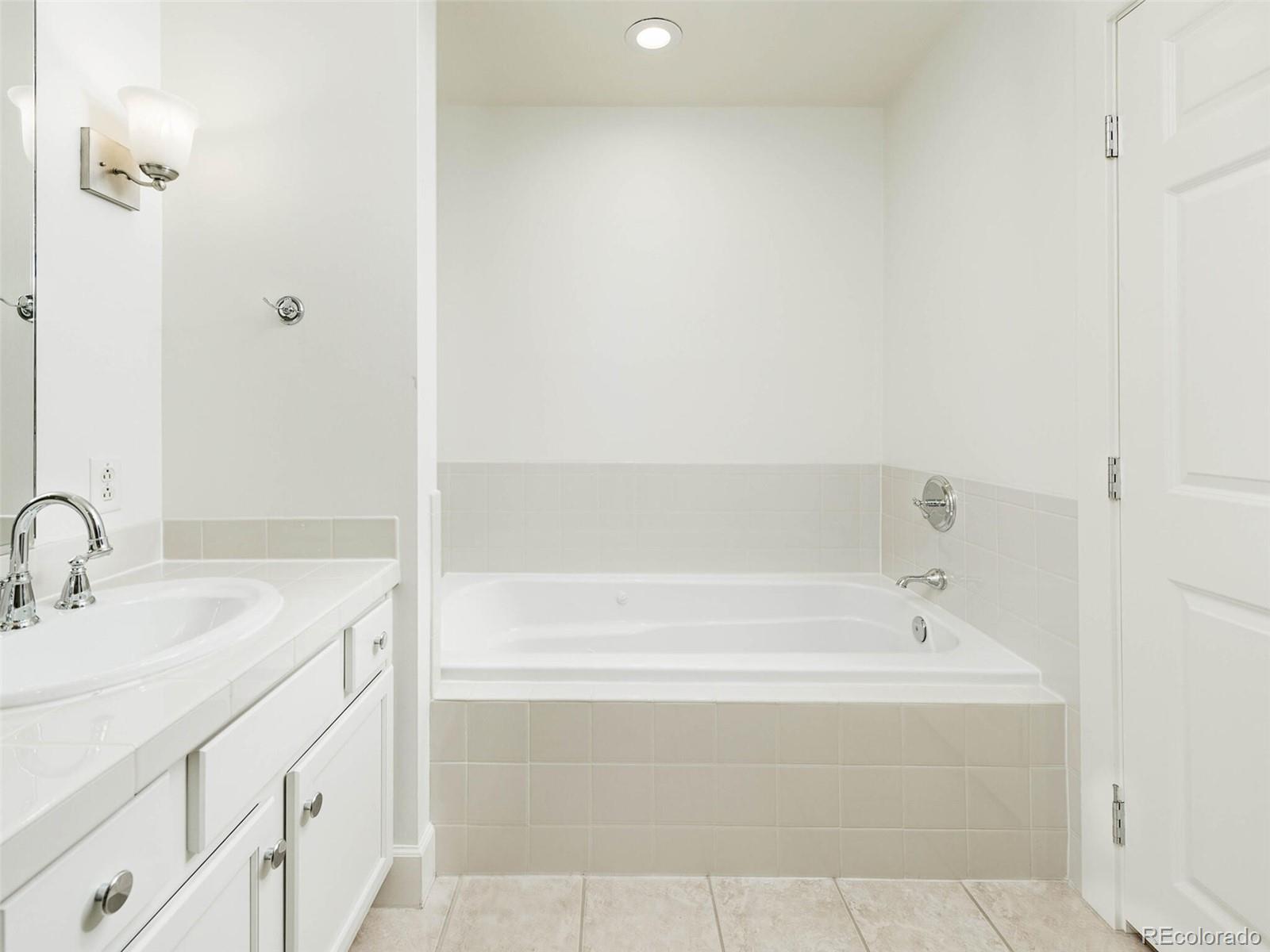1631 N Emerson Street Unit: 319