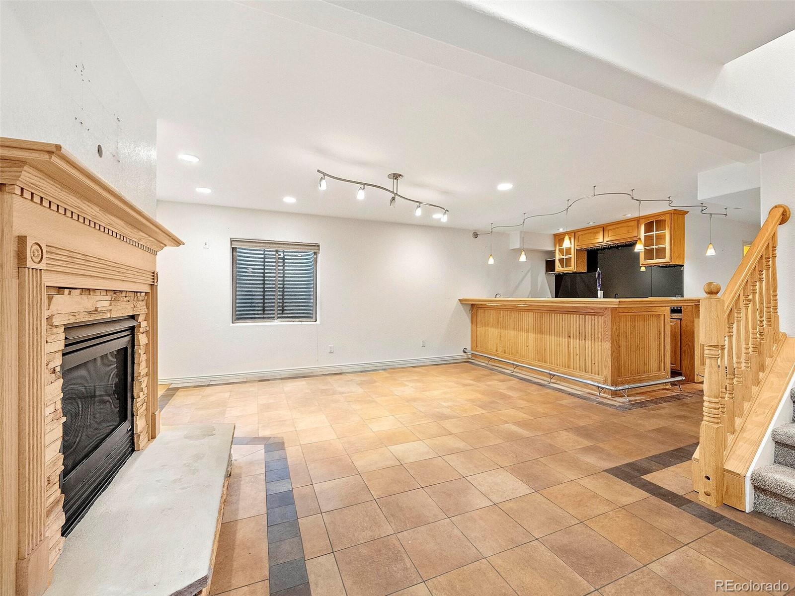 365 Antelope Drive W