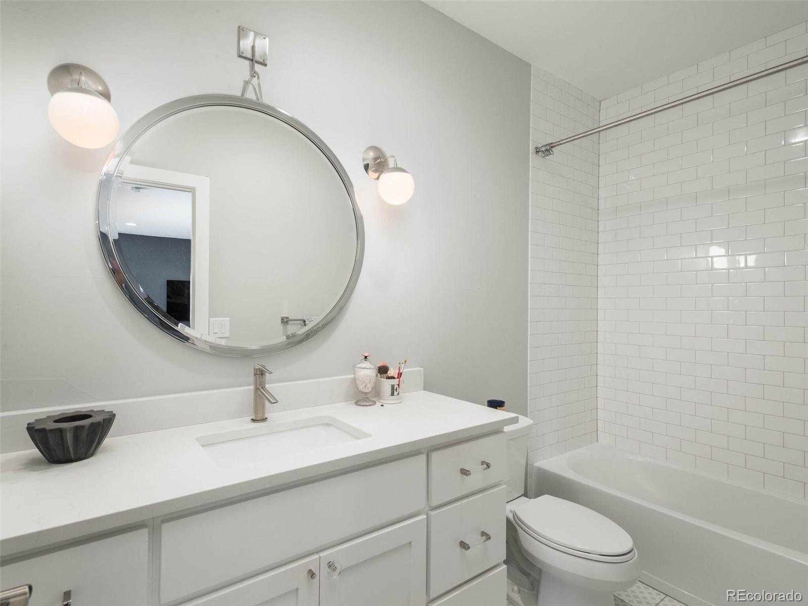 4697 W 50th Place