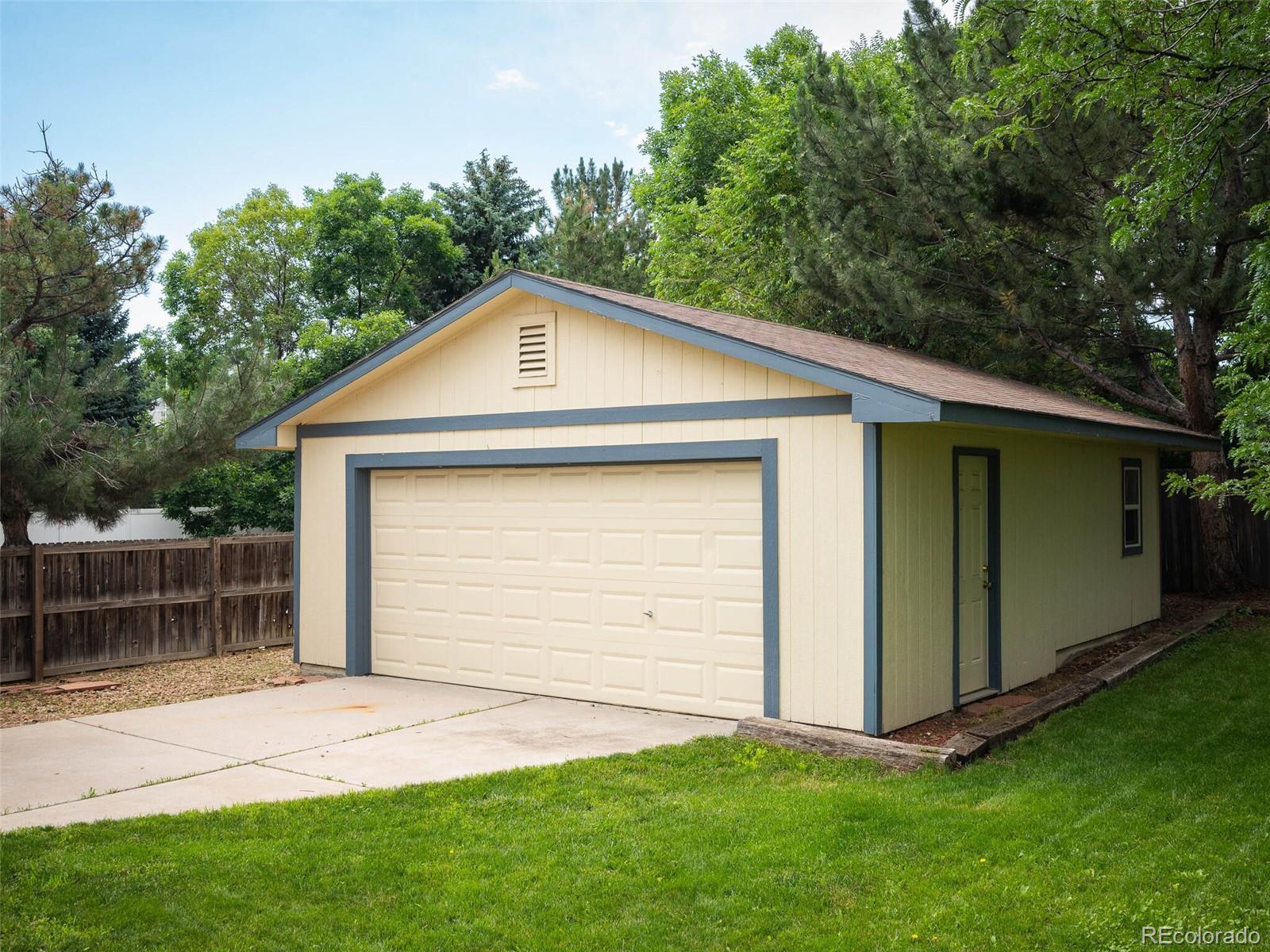 10996 Fenton Circle